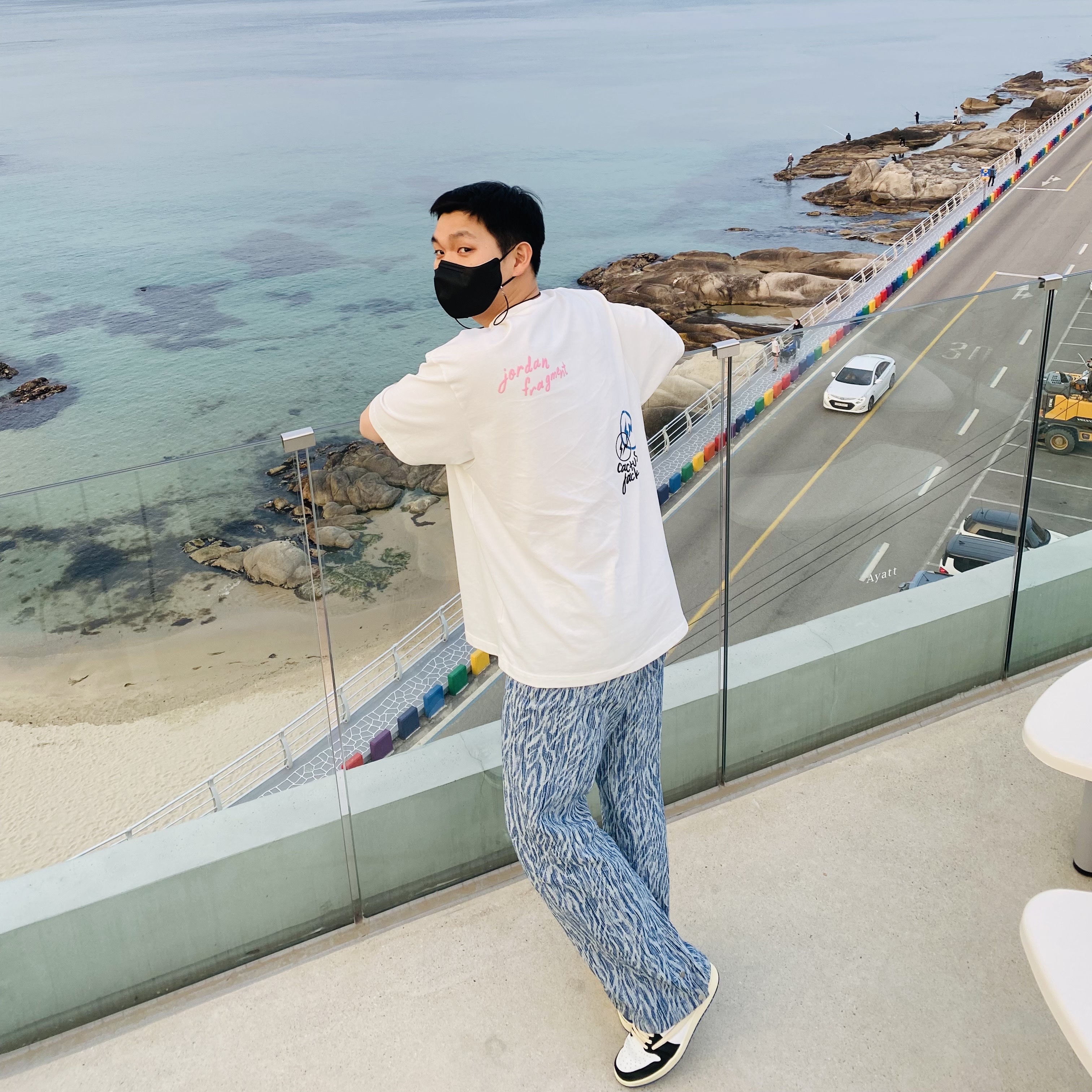 Jordan 1 x Travis Scott x Fragment Retro Low OG SP Military Blue, Jordan x Travis Scott x Fragment T-Shirt Sail (DJ0619-133) 착용 스타일