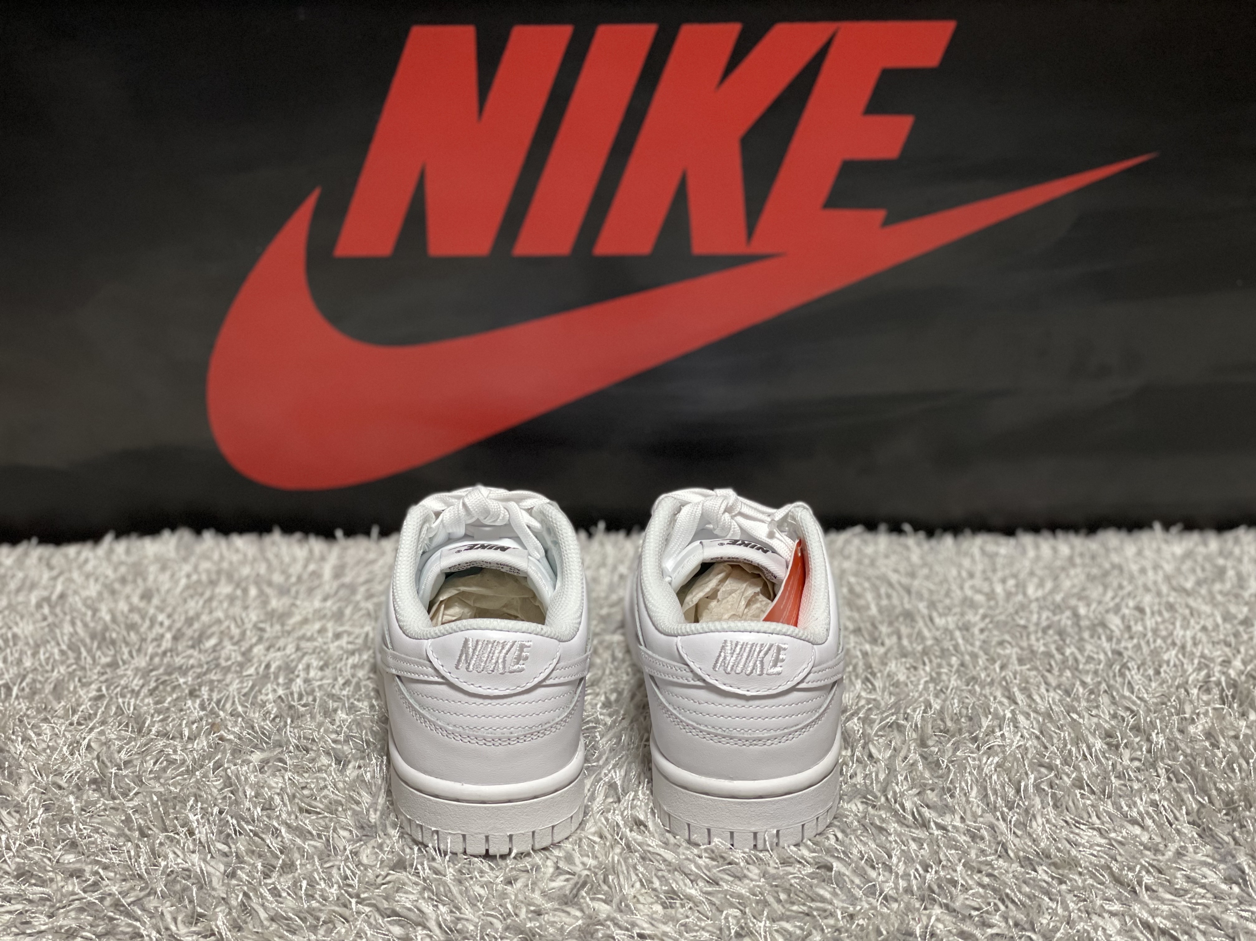 (W) Nike Dunk Low Triple White 착용 스타일 - 3