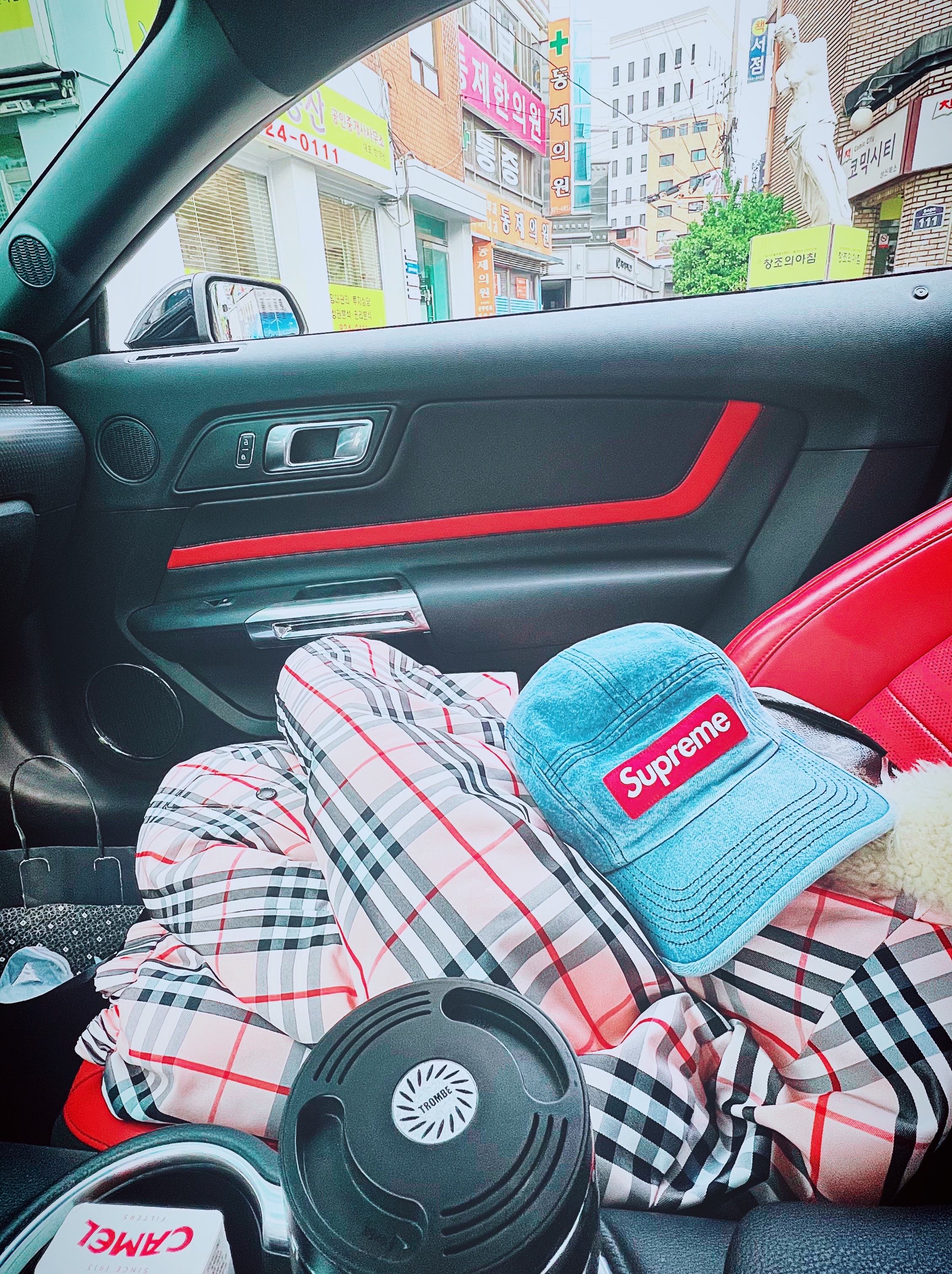 Supreme Washed Chino Twill Camp Cap Denim - 21FW, Supreme x Burberry Box Logo Hooded Sweatshirt Light Pink - 22SS 착용 스타일 - 4
