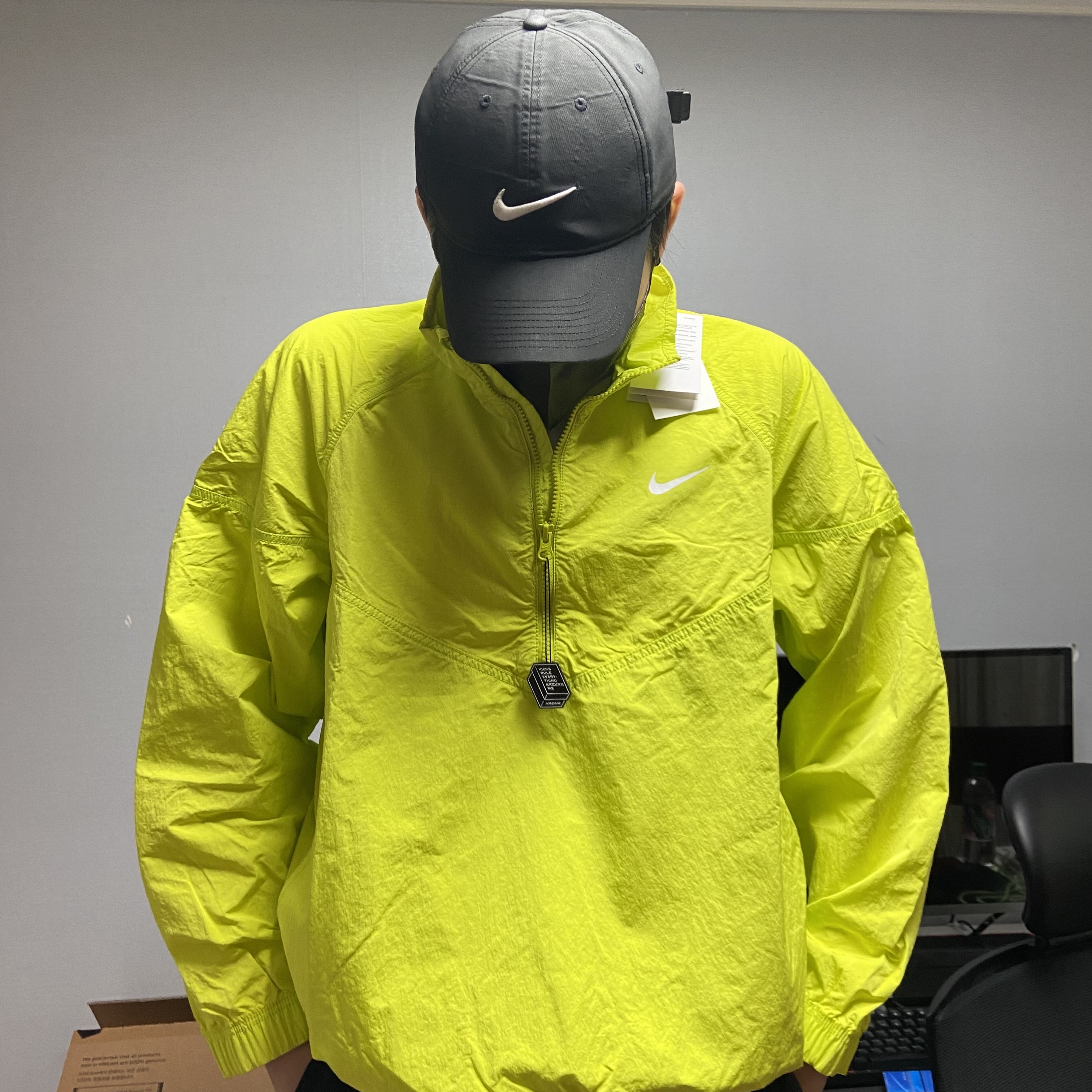 Nike x Stussy Windrunner Jacket Bright Cactus 착용 스타일 - 1