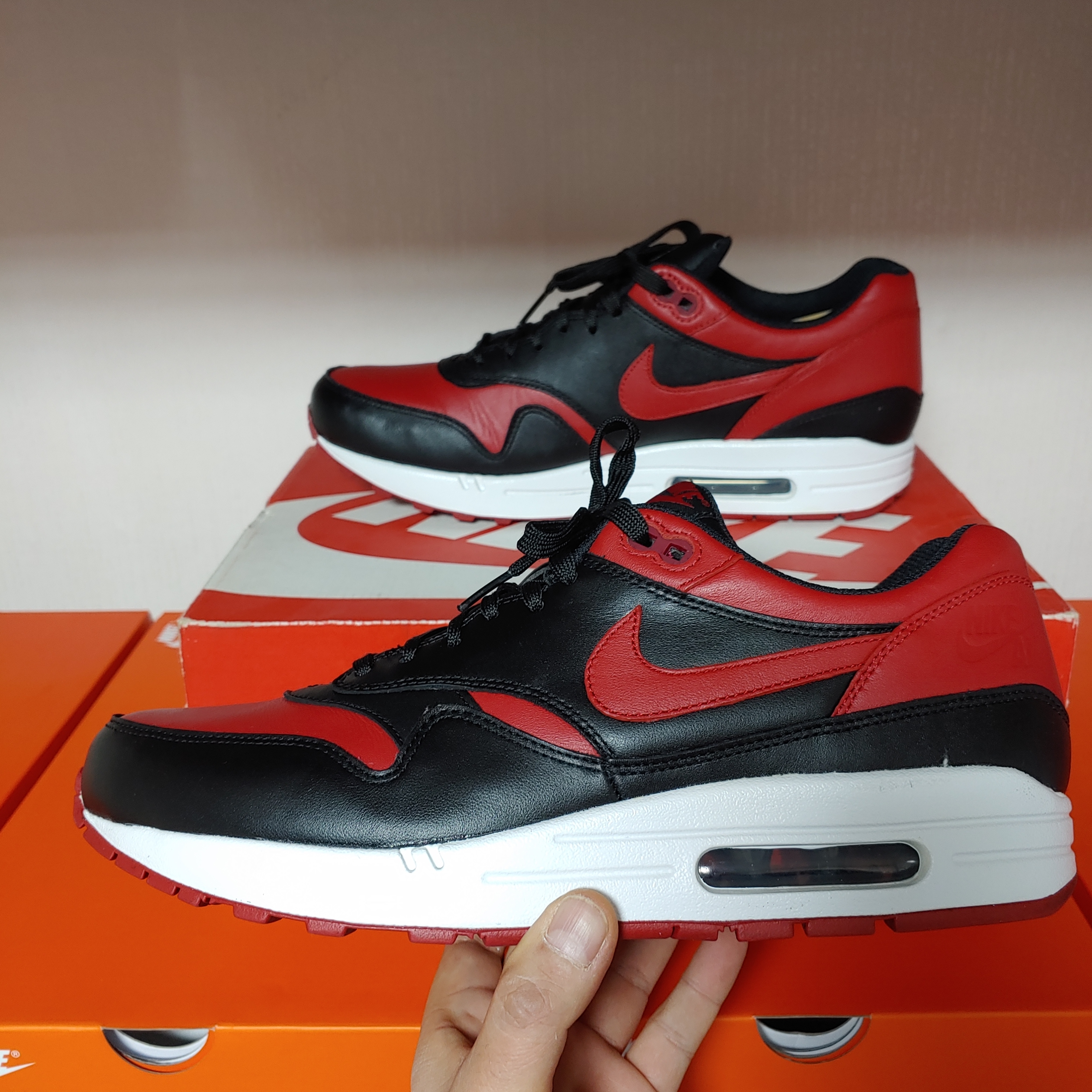 Nike Air Max 1 Bred 착용 스타일 - 2