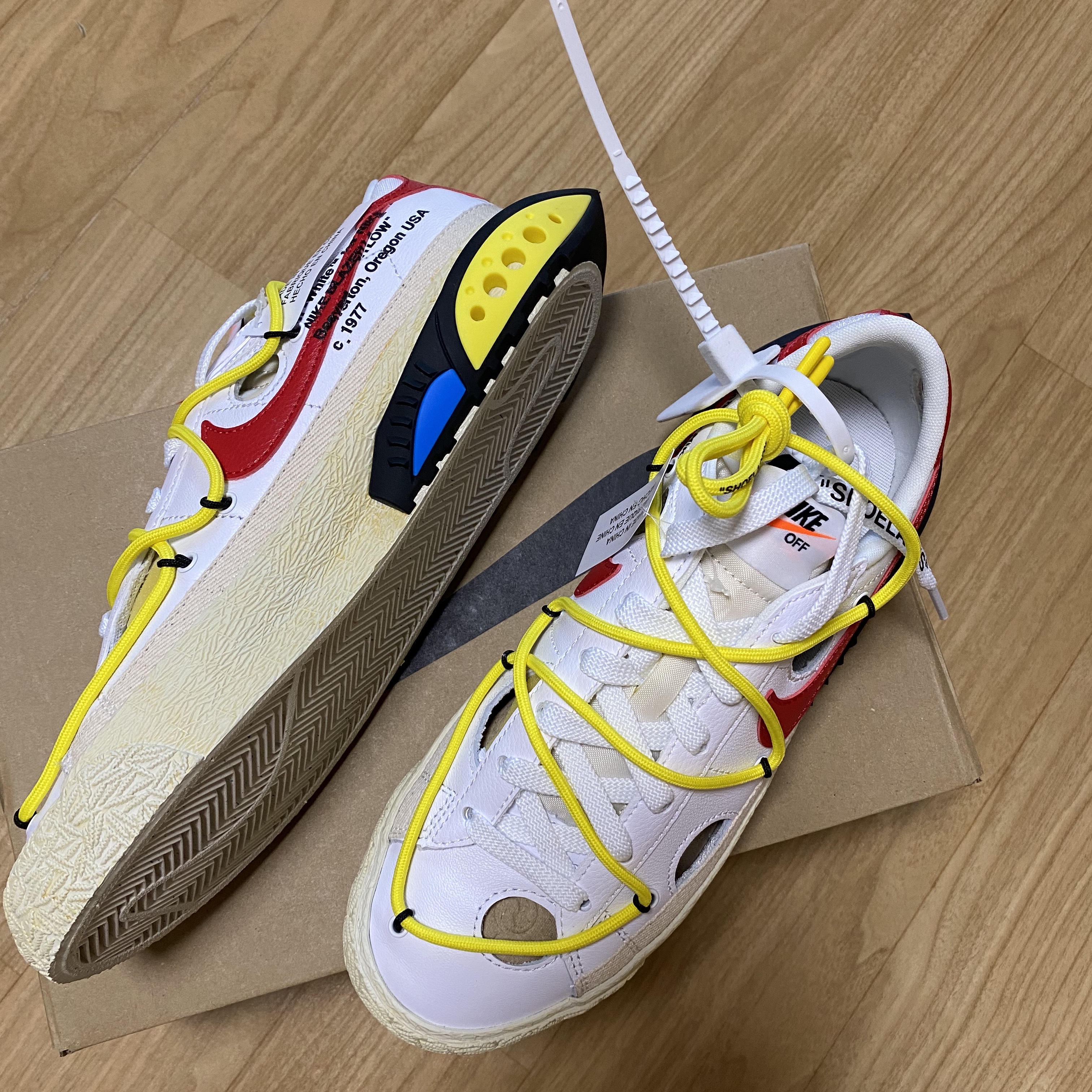 Nike x Off-White Blazer Low '77 White and University Red 착용 스타일 - 1