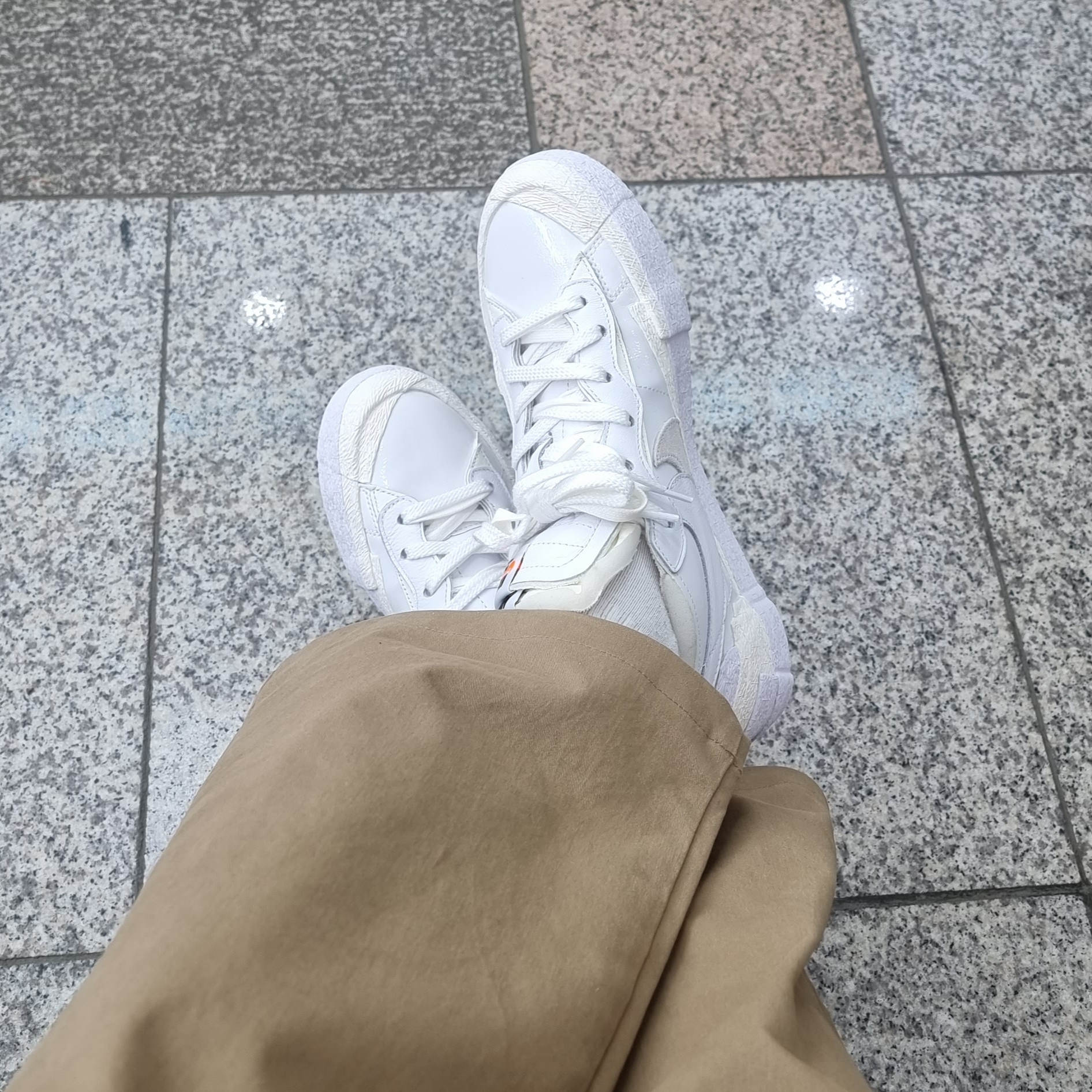 Nike x Sacai Blazer Low White Patent Leather 착용 스타일