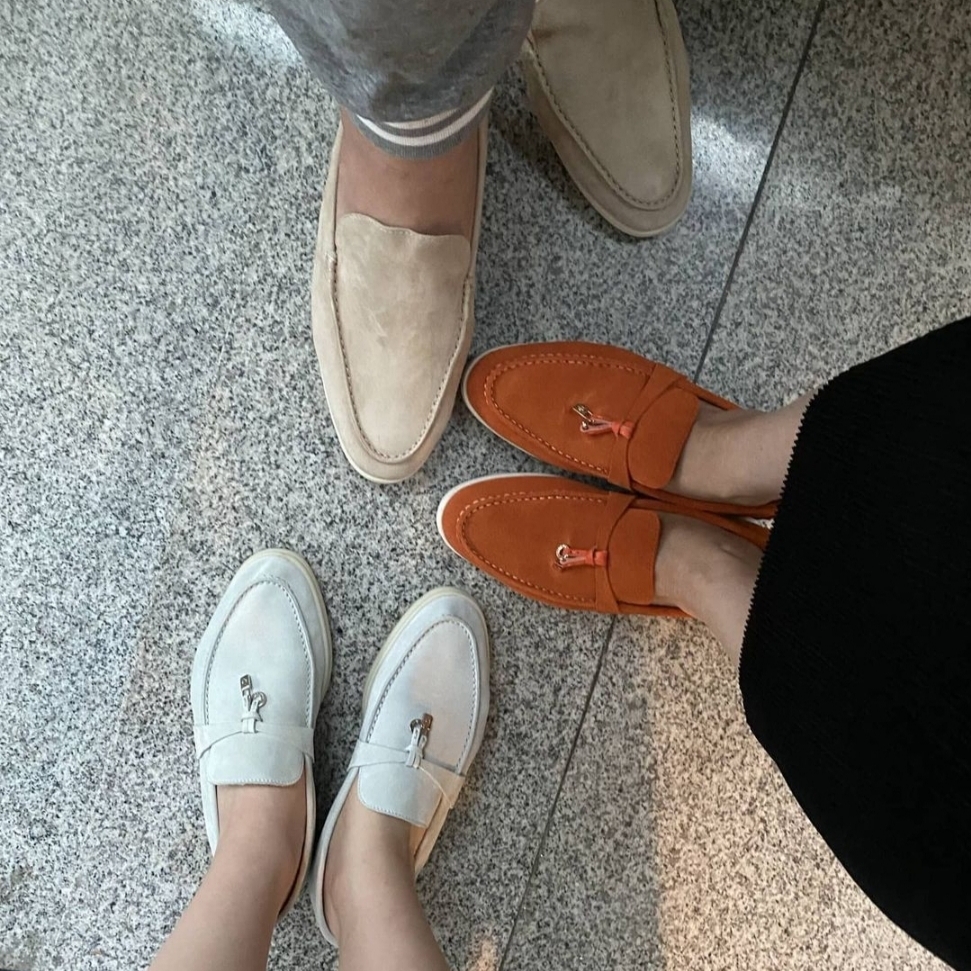 Loro Piana Summer Walk Suede Calfskin Carob, (W) Loro Piana Summer Charms Walk Suede Calfskin Pearl Grey 착용 스타일