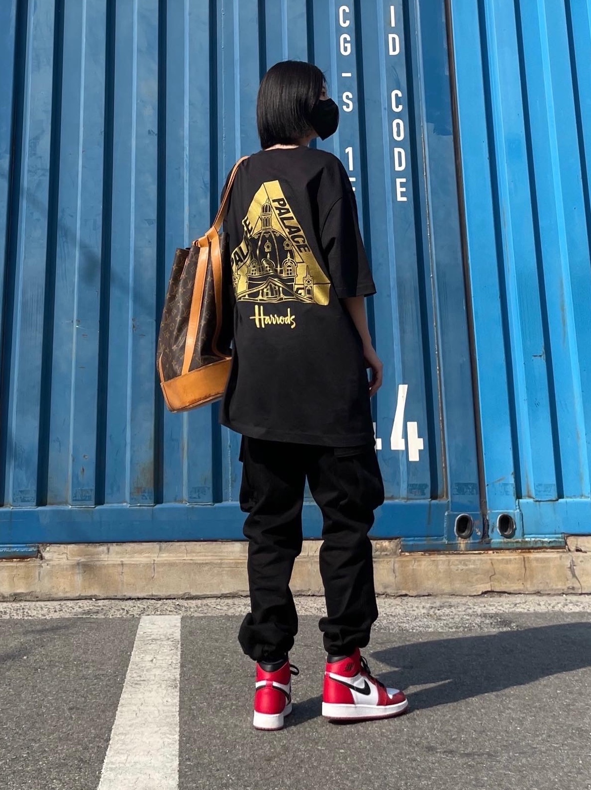 (GS) Jordan 1 Retro High OG Chicago 2015, Palace x Harrods Tri-Sphinx T-Shirt Black - 21FW 착용 스타일