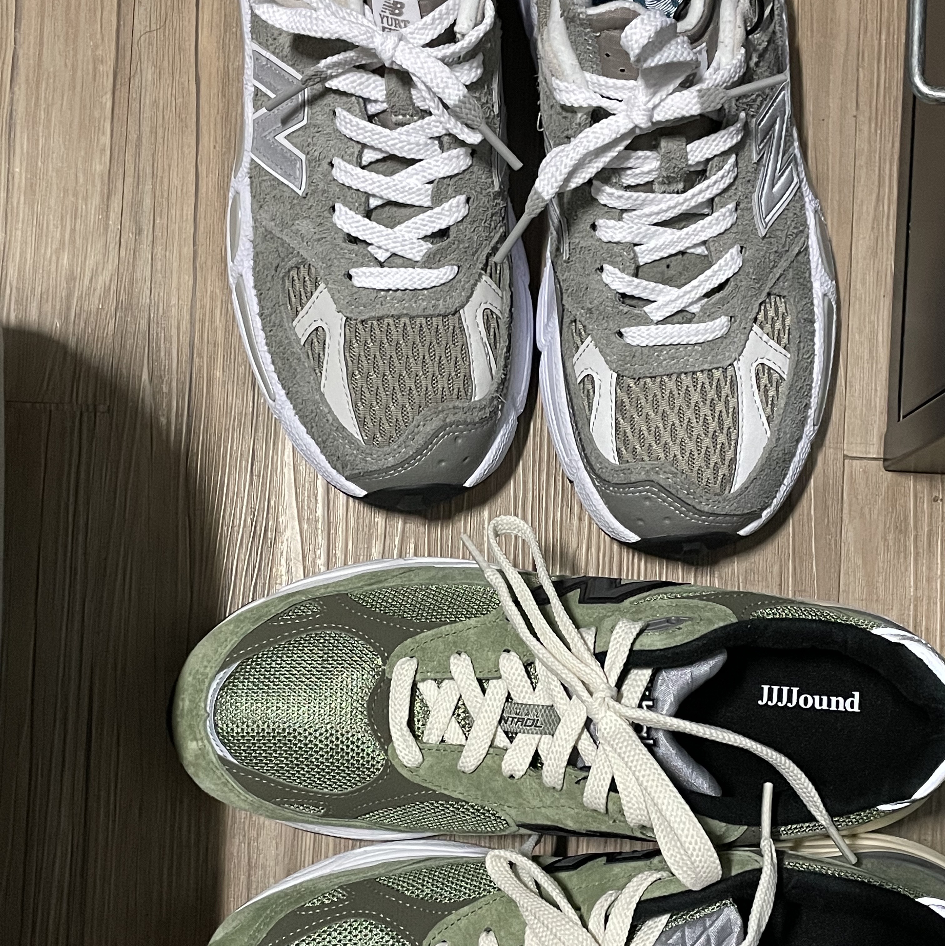 New Balance x JJJJound 990v3 Olive, New Balance x Salehe Bembury 574 Yurt Shark Skin 착용 스타일 - 1