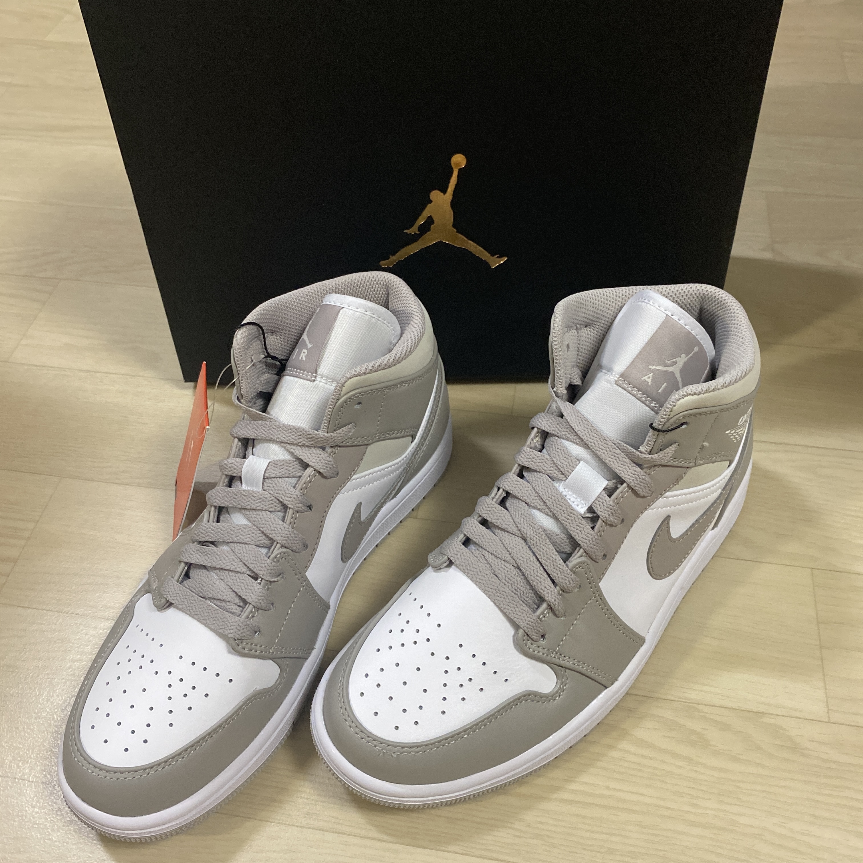 Jordan 1 Mid College Grey 착용 스타일 - 1