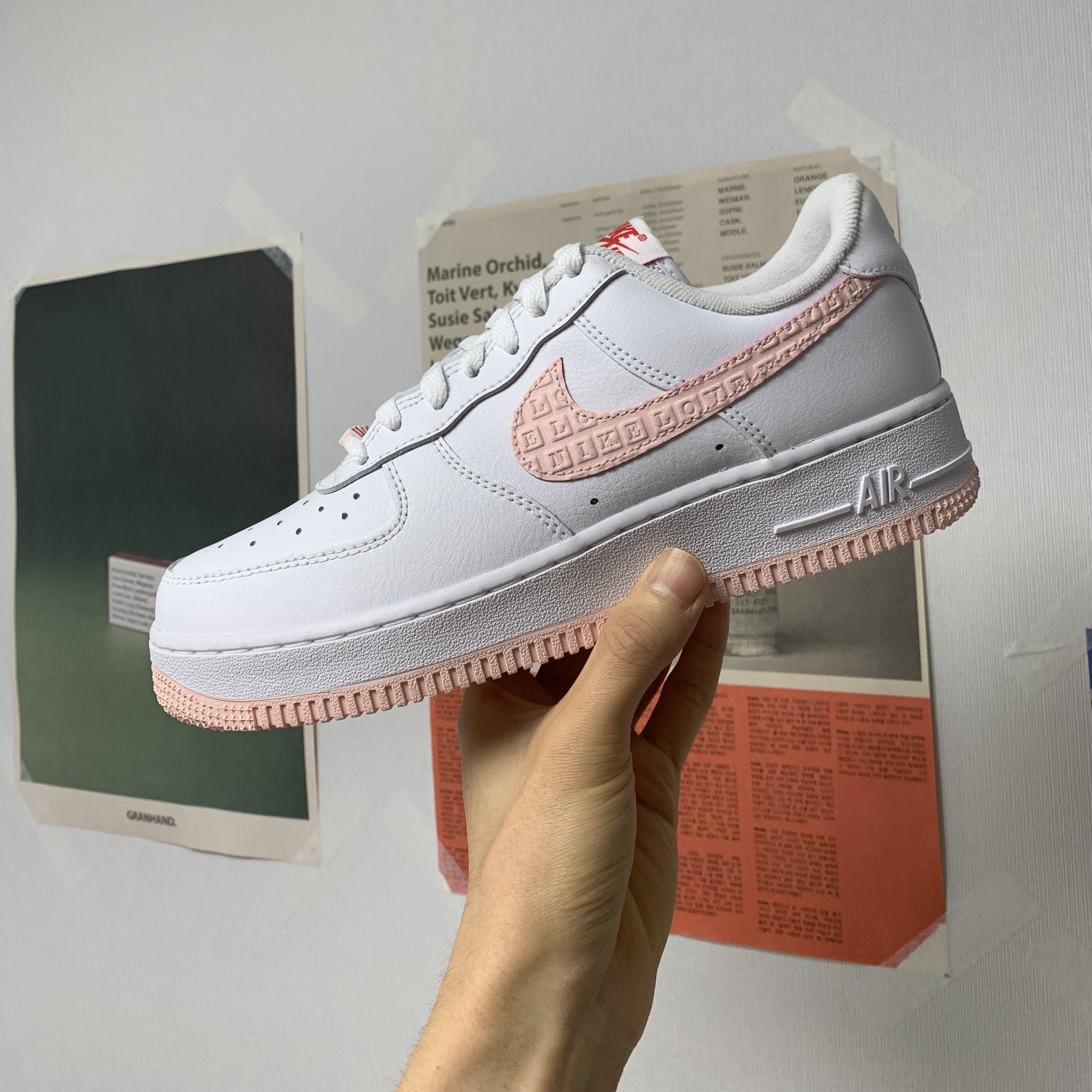 (W) Nike Air Force 1 '07 Valentine Day 2022, Nike Air Force 1 '07 Valentine's Day 2022 착용 스타일 - 4