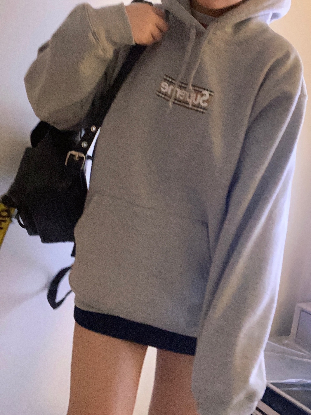 Supreme x Burberry Box Logo Hooded Sweatshirt Heather Grey - 22SS, Saint Laurent Cassandre Matelasse Compact Tri-Fold Wallet in Grain de Poudre Embossed Leather Black 착용 스타일 - 1