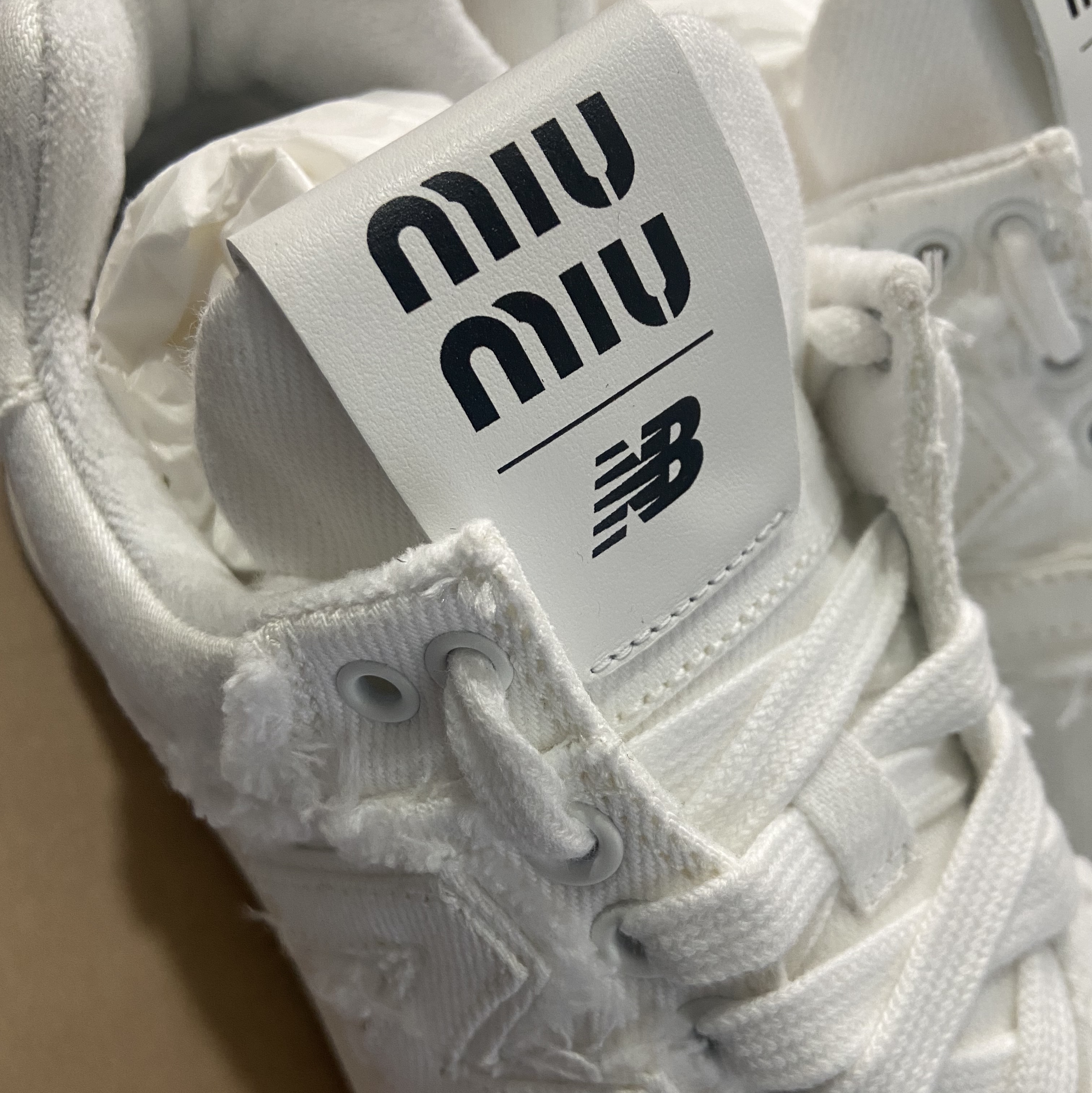 (W) New Balance x Miu Miu 574 Denim White 착용 스타일