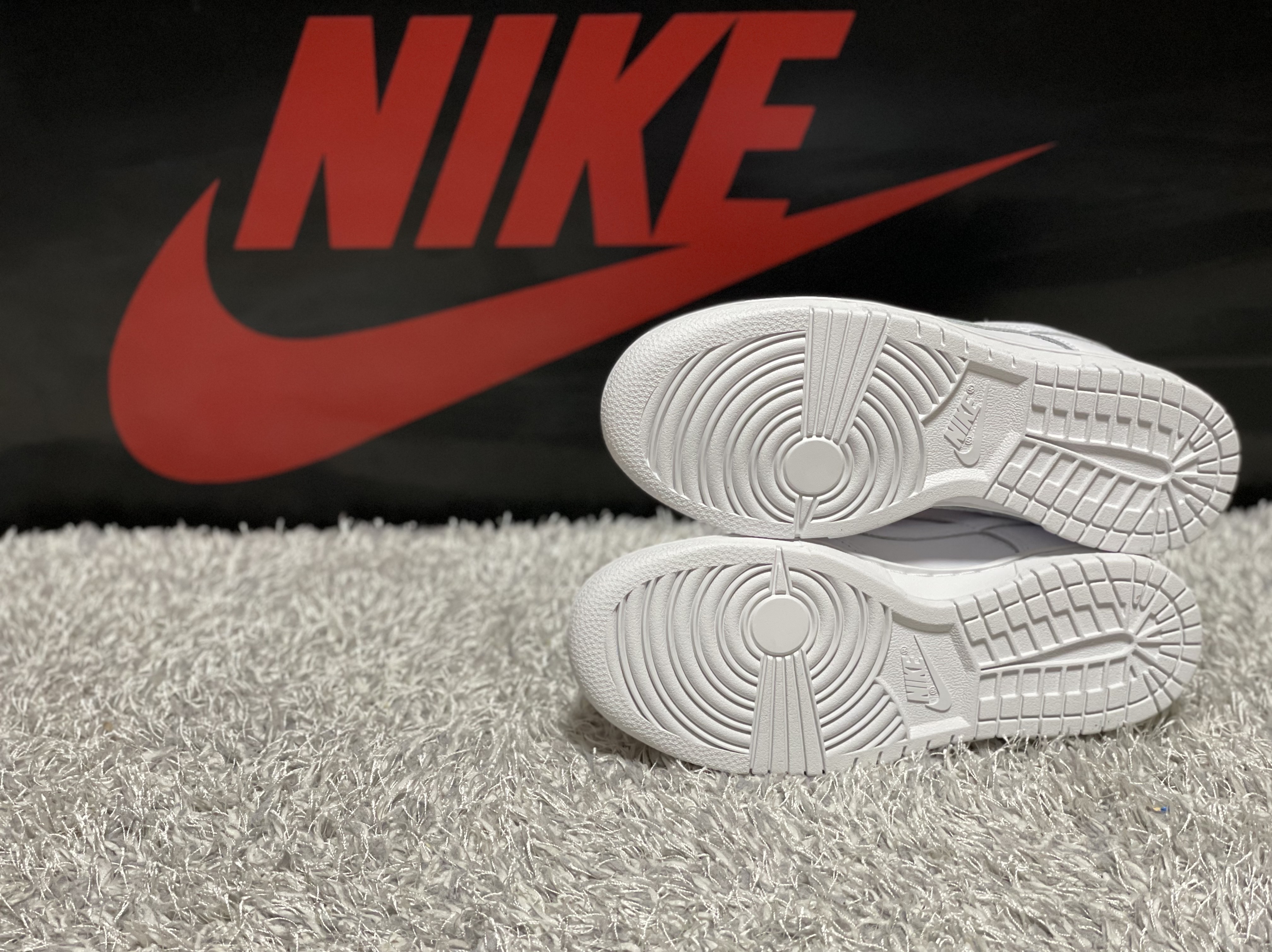 (W) Nike Dunk Low Triple White 착용 스타일 - 4