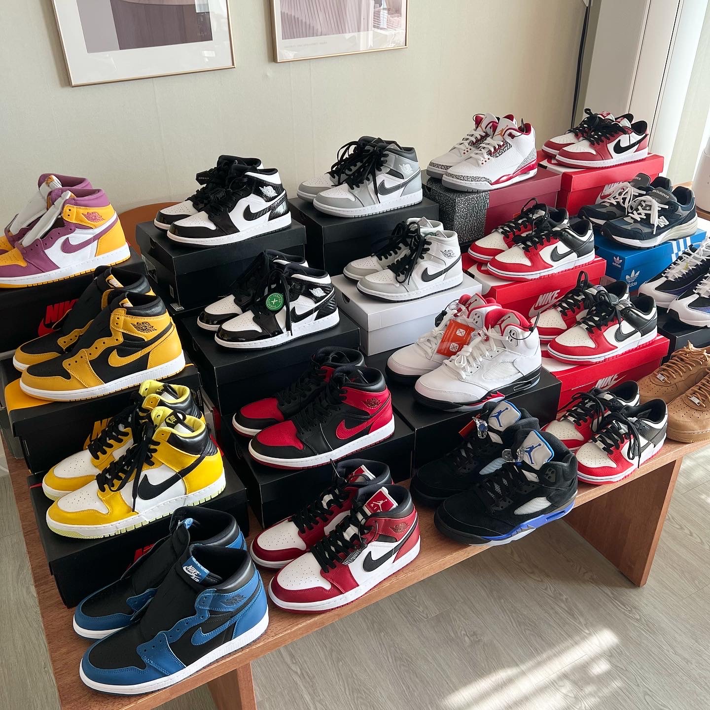 Jordan 1 Mid SE ASW Black, Jordan 3 Retro Cardinal Red 착용 스타일