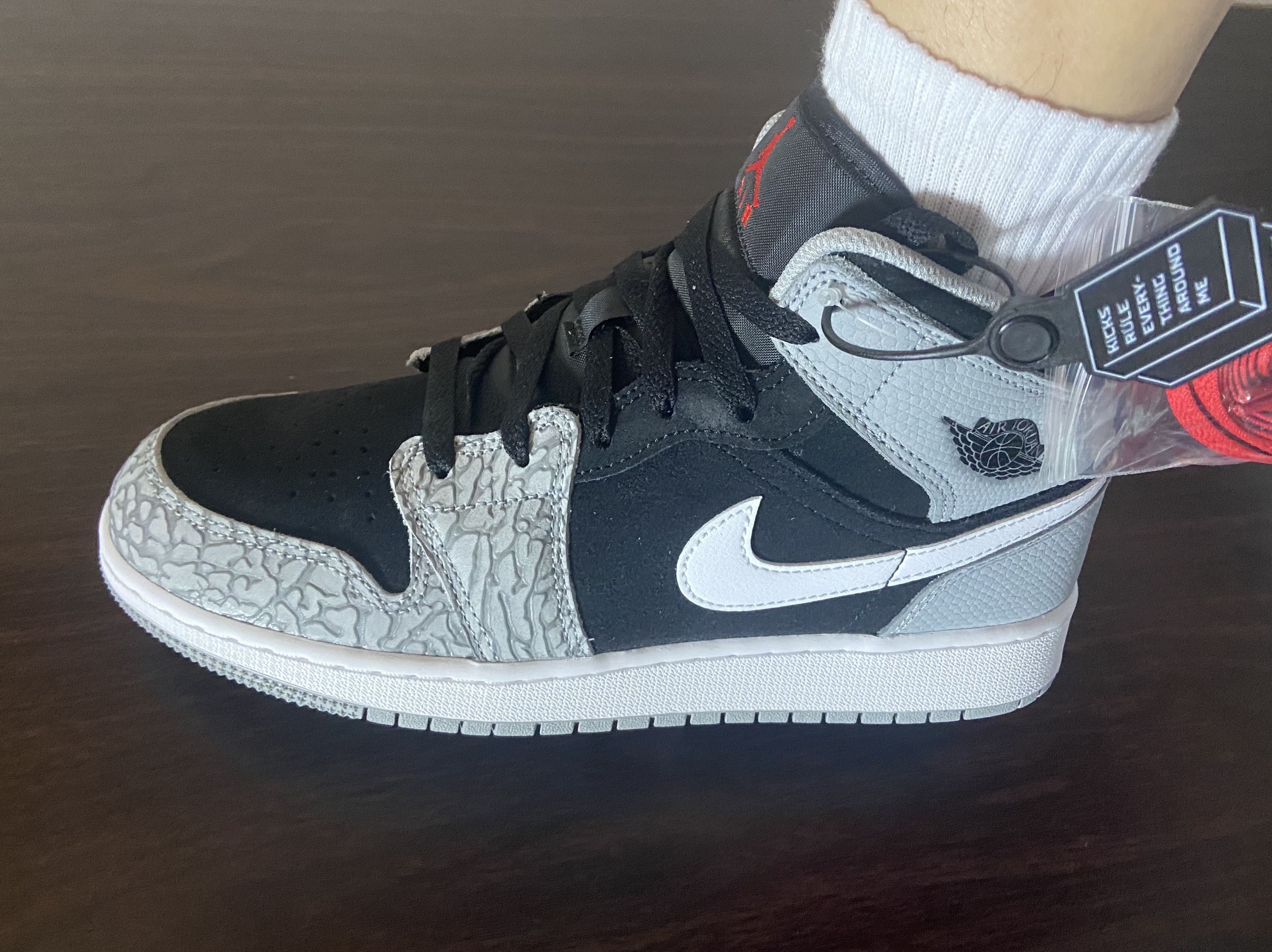 (GS) Jordan 1 Mid SE Black Light Smoke Grey 착용 스타일