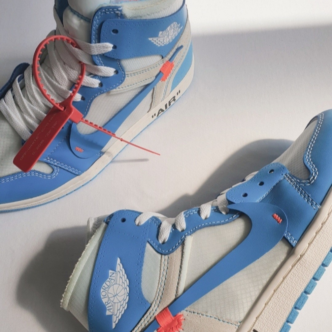 Jordan 1 x Off-White Retro High University Blue 착용 스타일 - 2