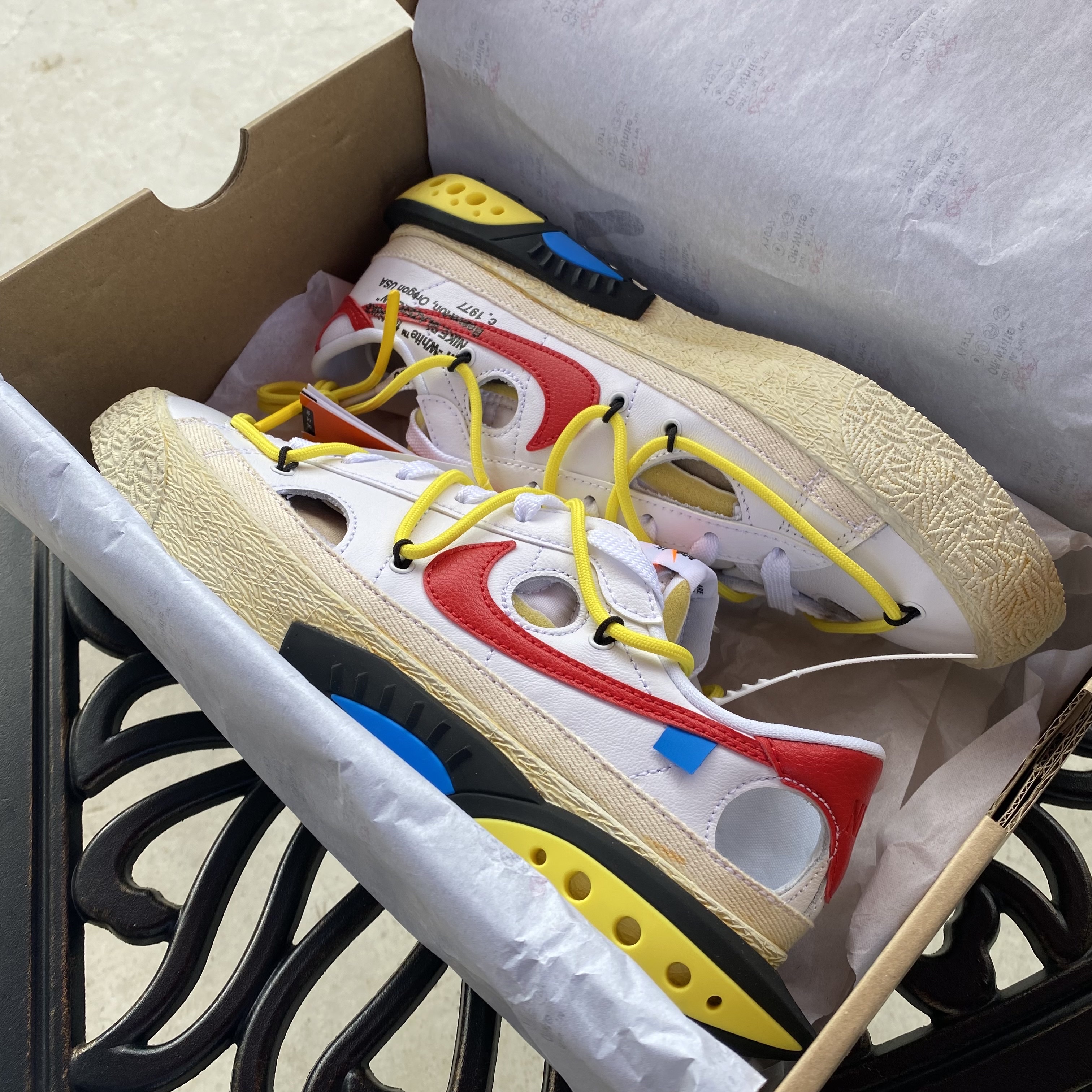 Nike x Off-White Blazer Low '77 White and University Red 착용 스타일 - 1