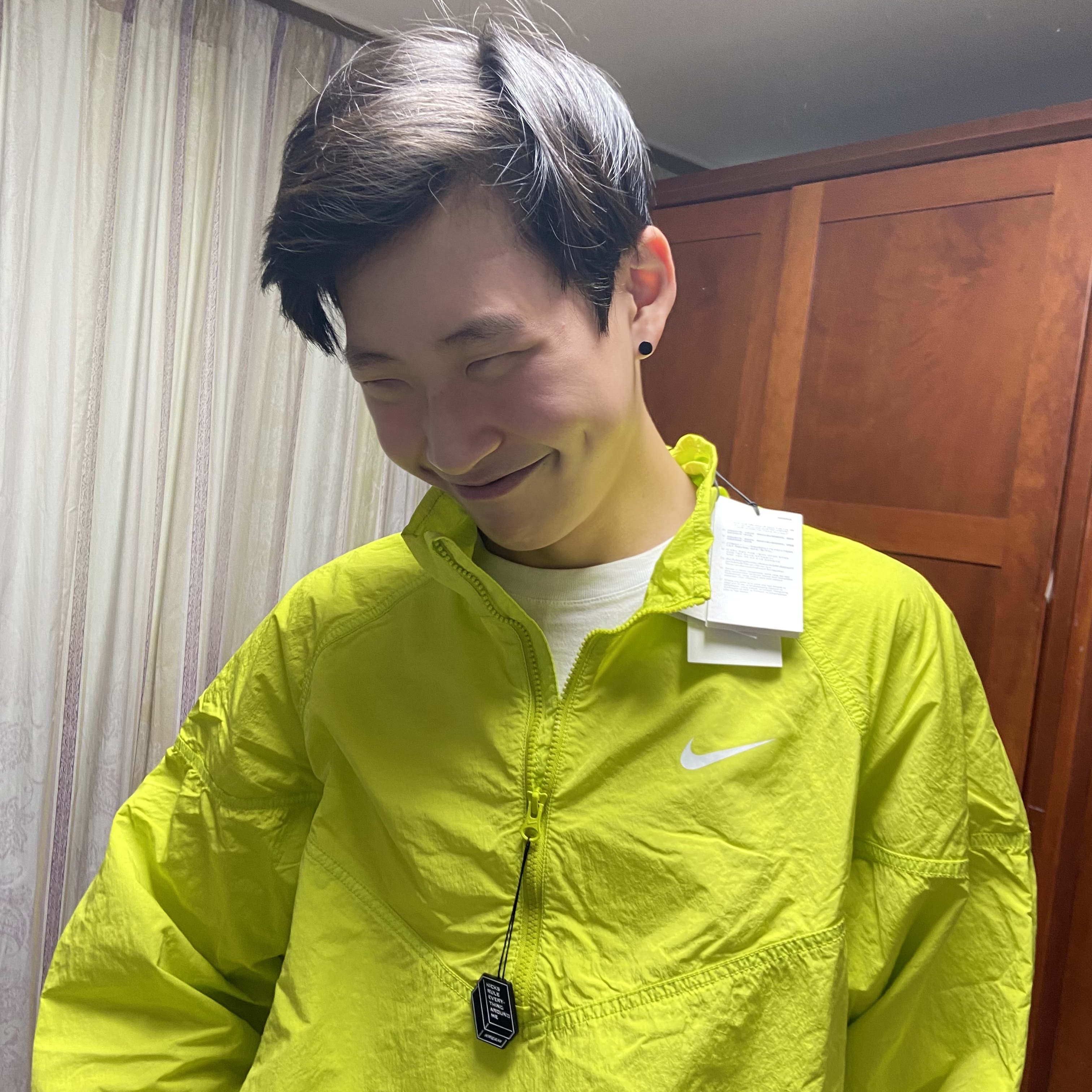 Nike x Stussy Windrunner Jacket Bright Cactus 착용 스타일 - 3