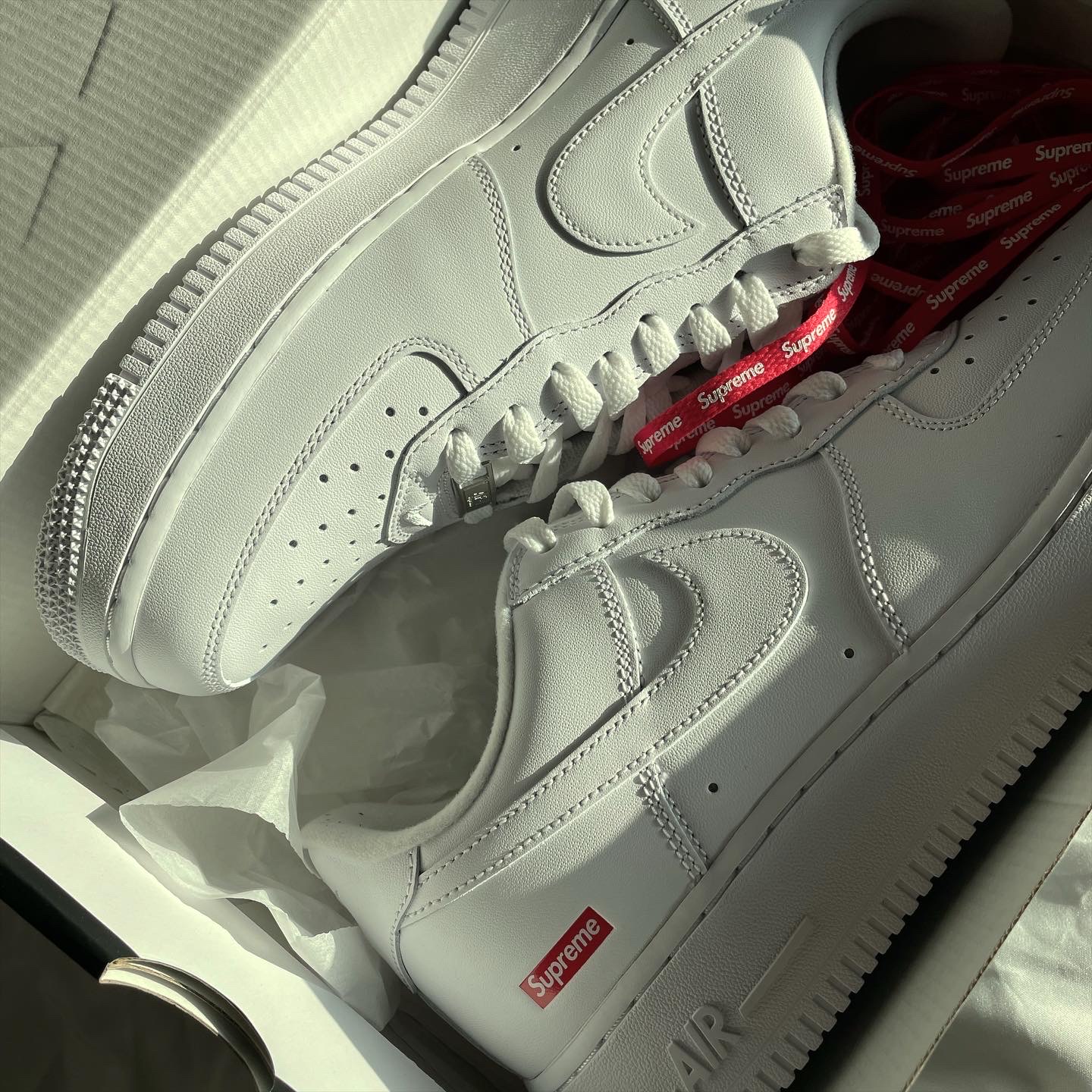 Nike x Supreme Air Force 1 Low White 착용 스타일 - 2