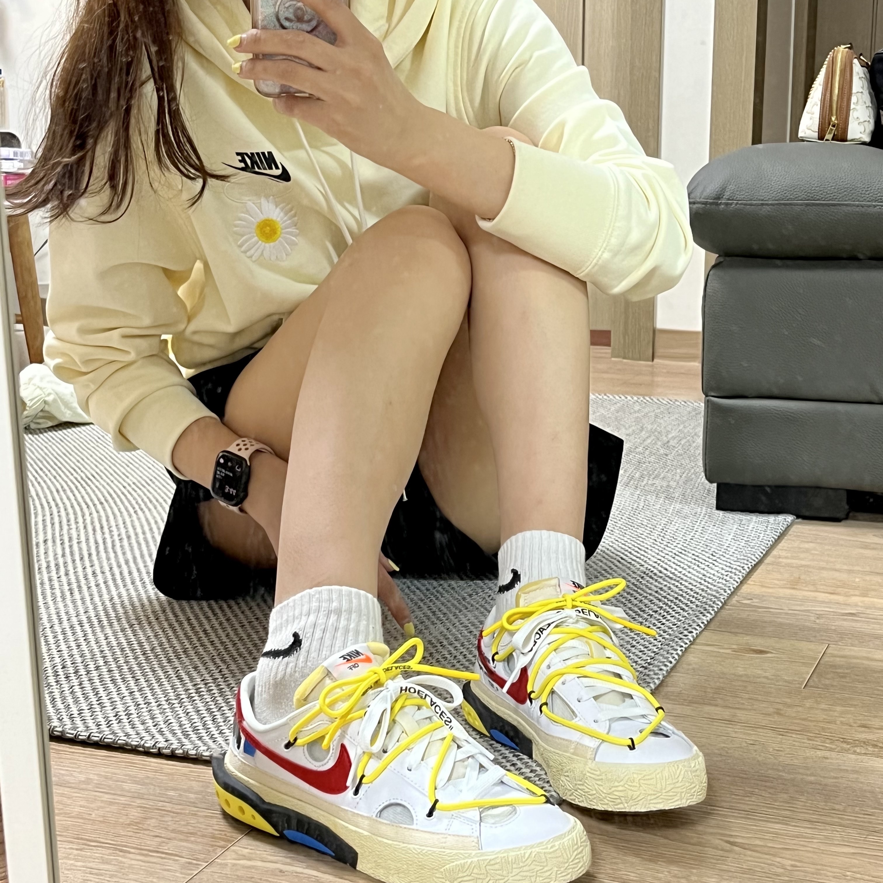 Nike x Off-White Blazer Low '77 White and University Red 착용 스타일