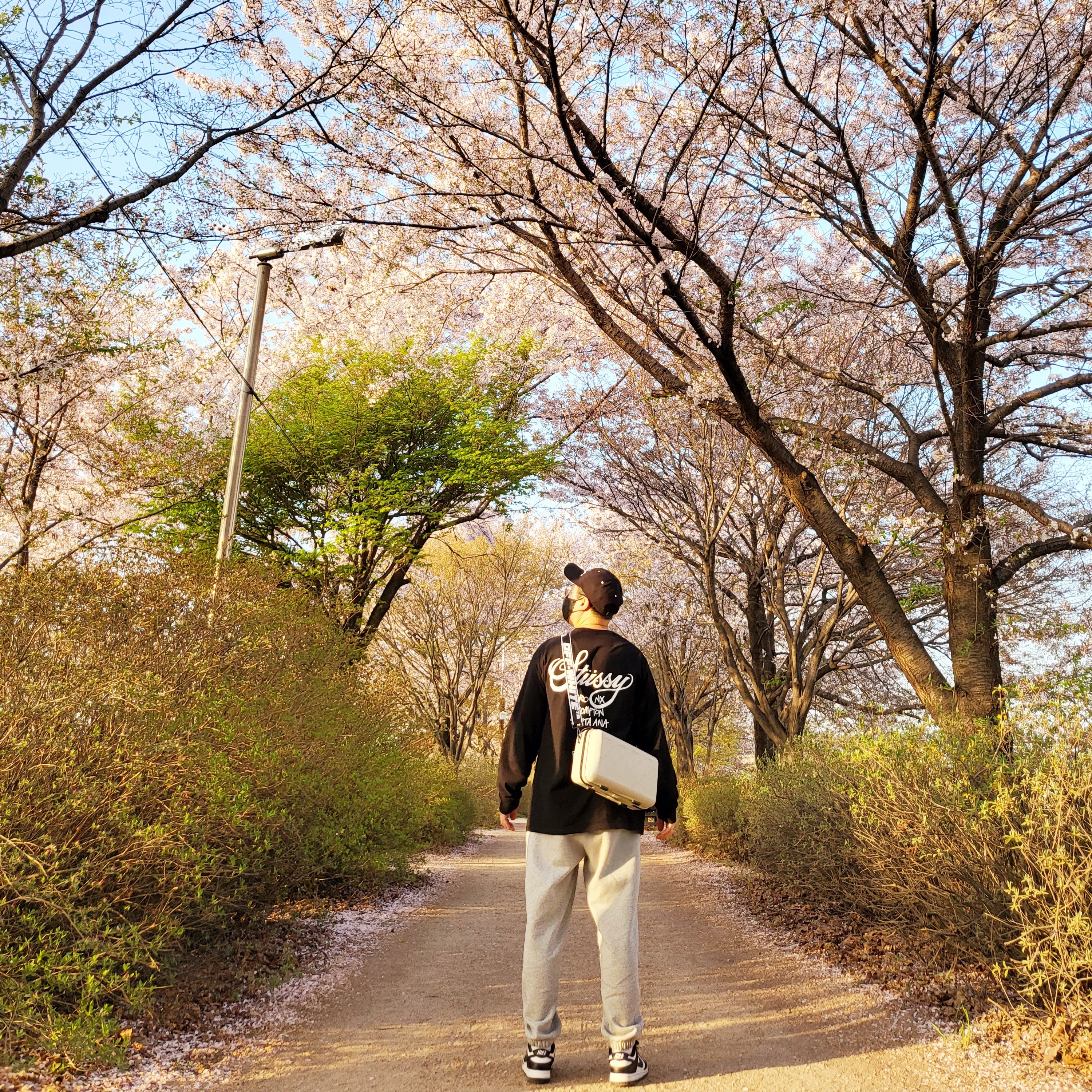 Stussy World Tour LS T-Shirt Black, Nike NRG Solo Swoosh Fleece Pants Dark Grey Heather - Asia 착용 스타일 - 5