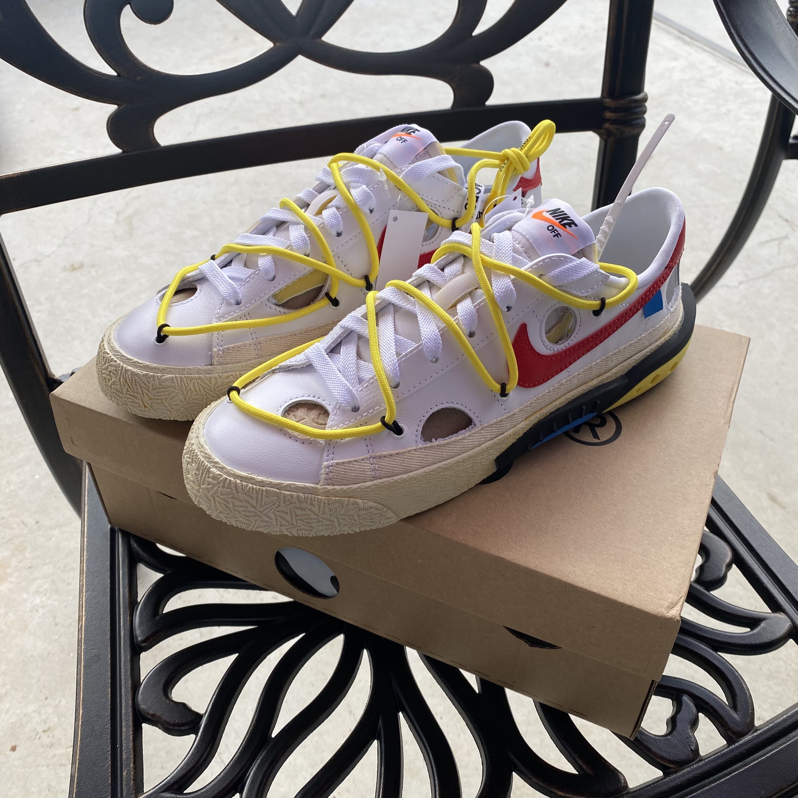 Nike x Off-White Blazer Low '77 White and University Red 착용 스타일 - 2