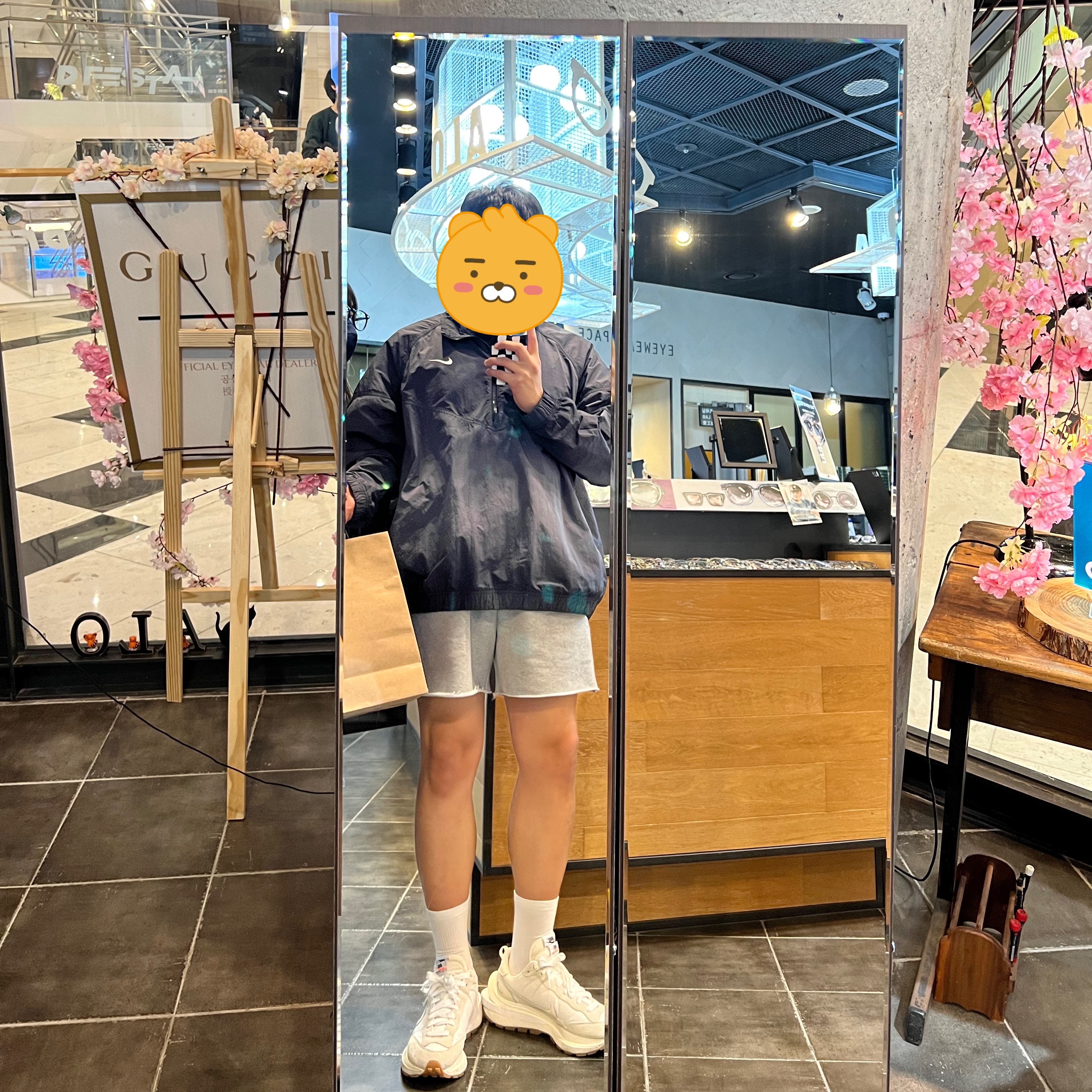 Nike x Sacai VaporWaffle White and Gum, Nike x Stussy Windrunner Jacket Off Noir 착용 스타일