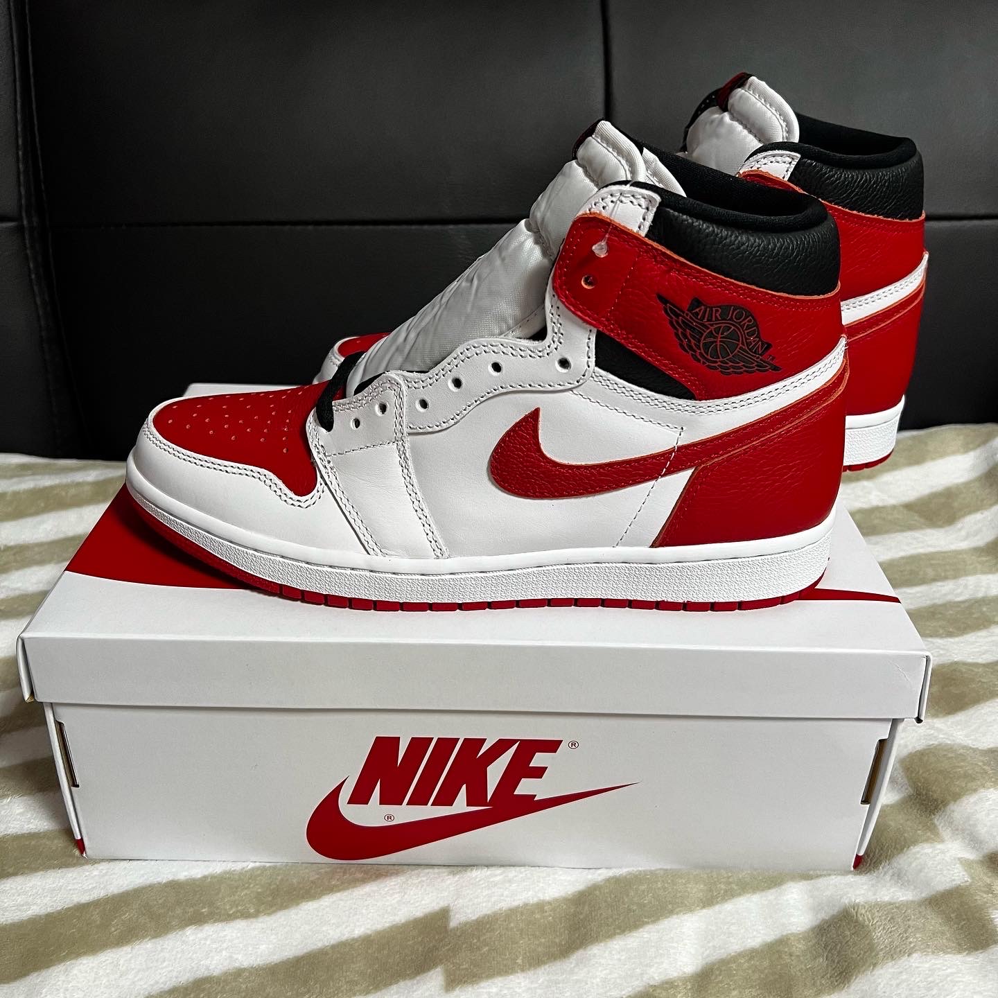 Jordan 1 Retro High OG Heritage, Nike Air More Uptempo White Varsity Red 2018 착용 스타일 - 3