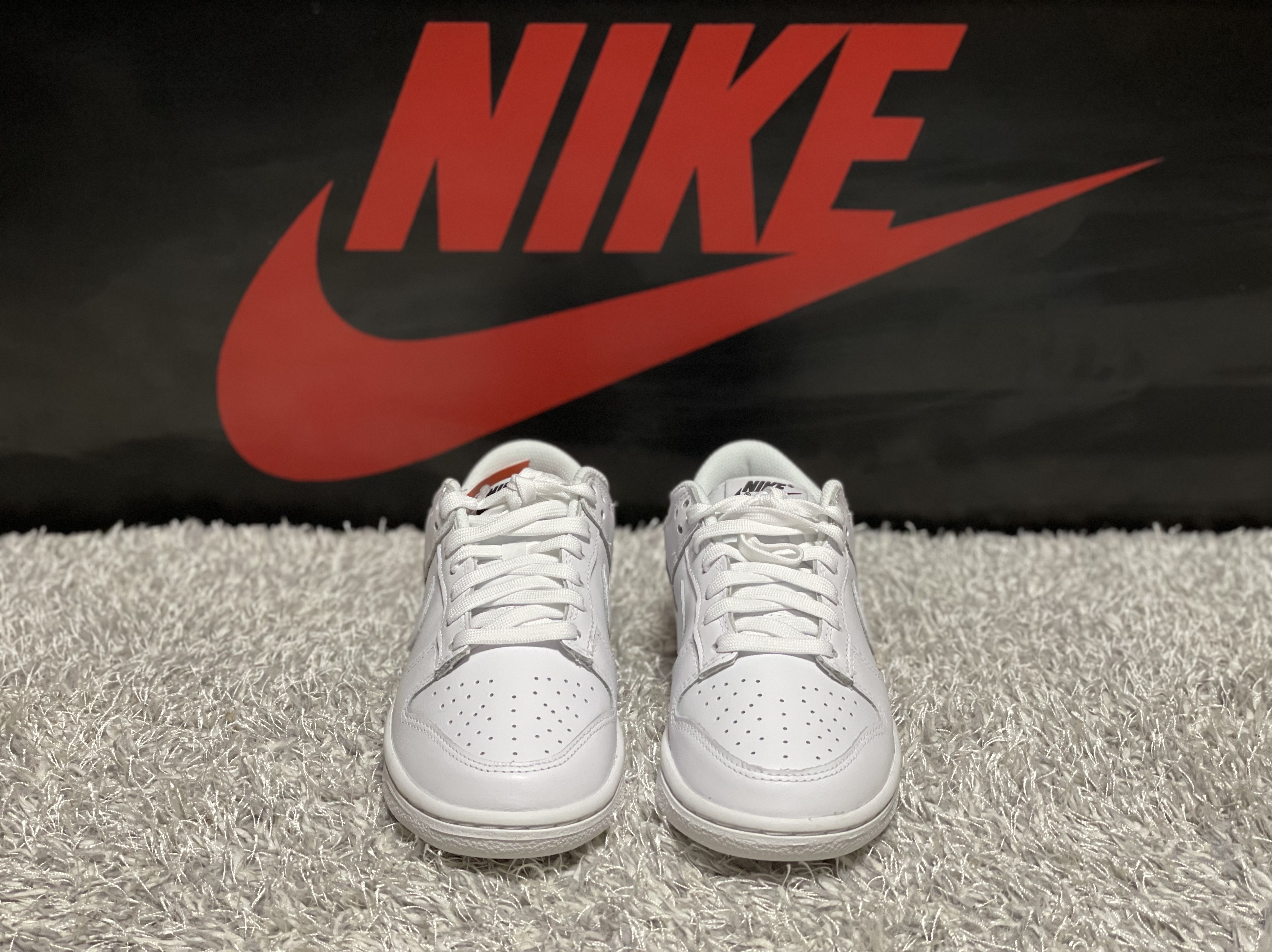 (W) Nike Dunk Low Triple White 착용 스타일 - 2