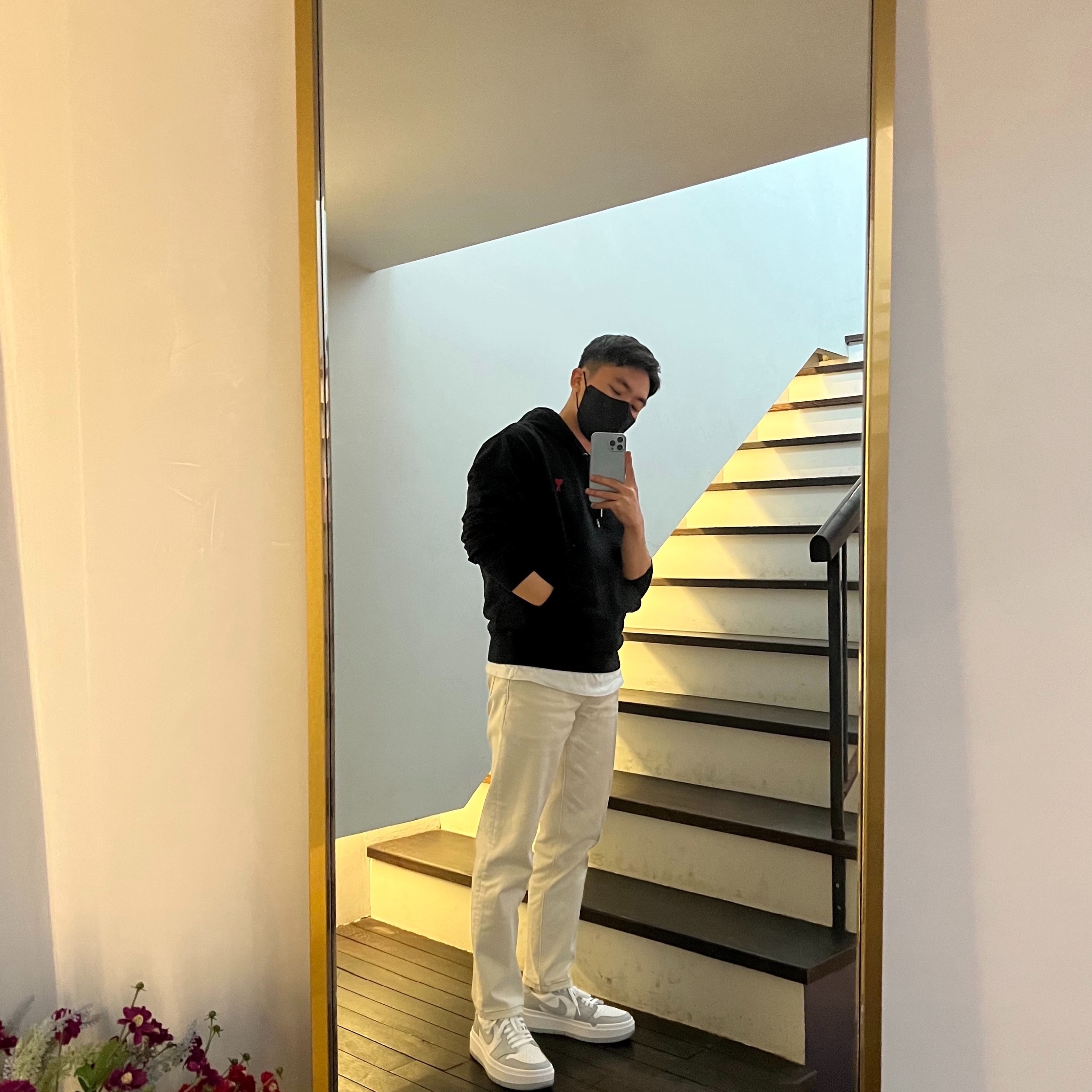 (W) Jordan 1 Elevate Low White and Wolf Grey, AMI de Coeur Hoodie Black 착용 스타일