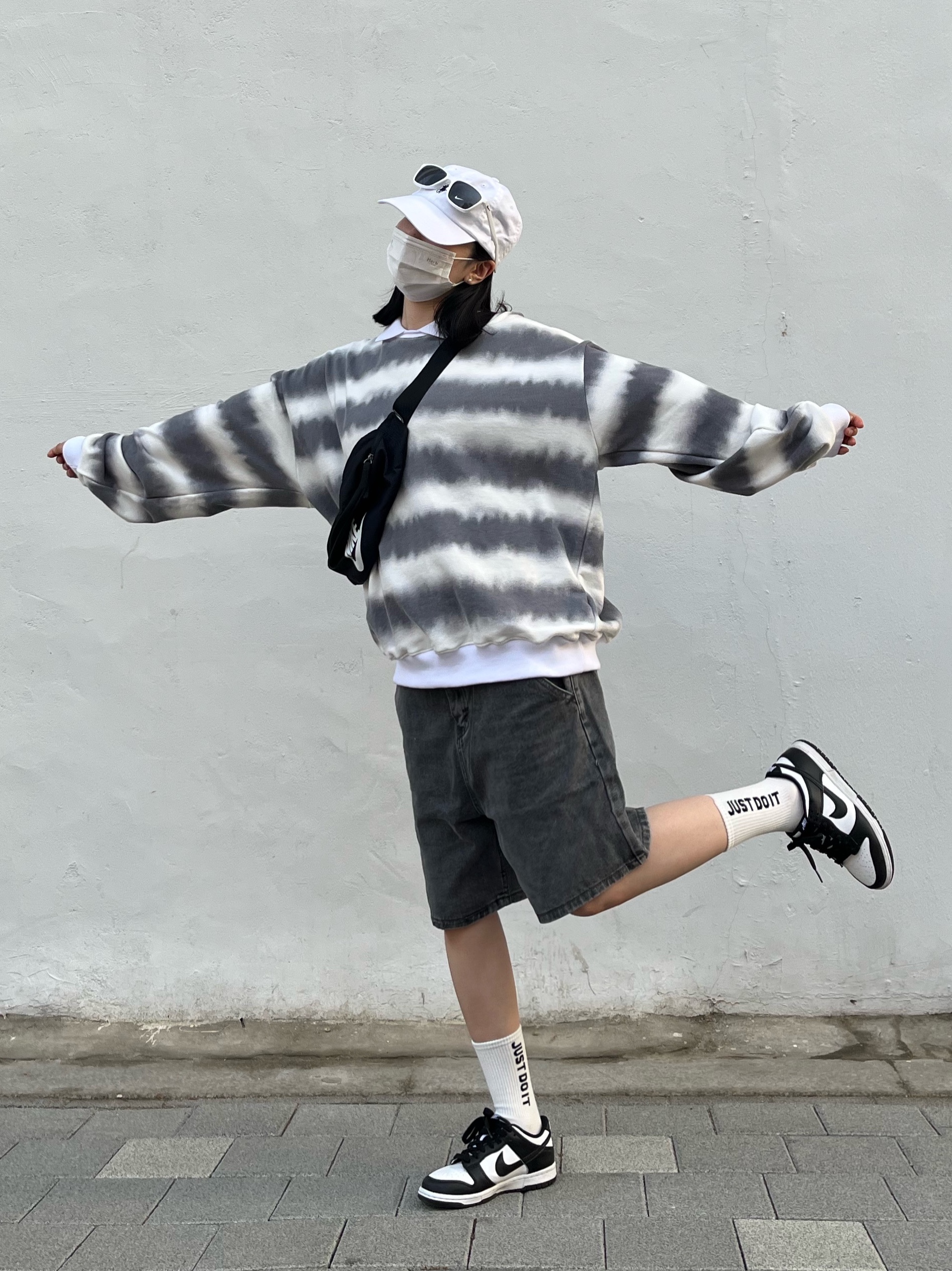 (W) Nike Dunk Low Black 착용 스타일 - 1