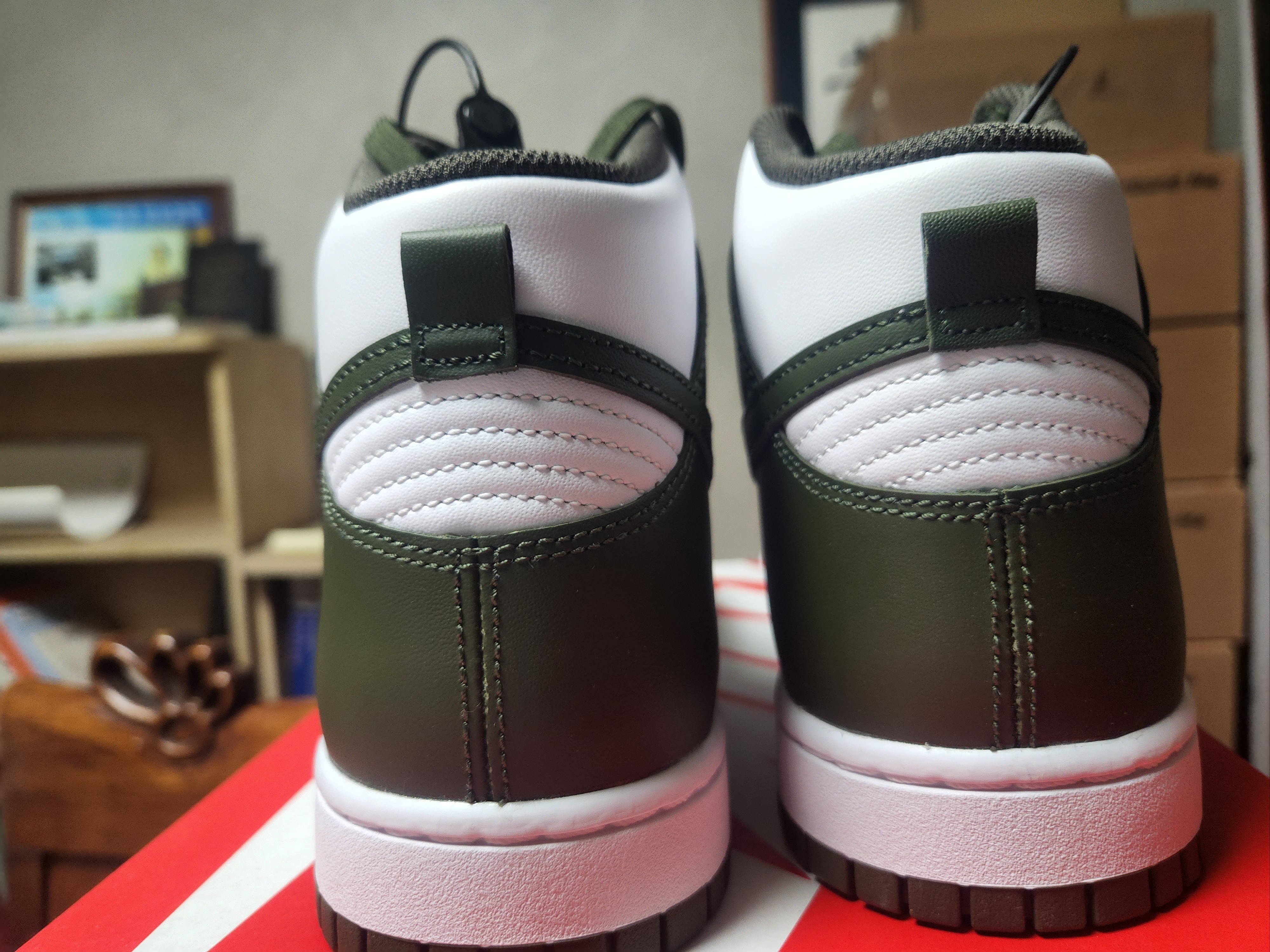 Nike Dunk High Retro Championship Khaki 착용 스타일 - 3