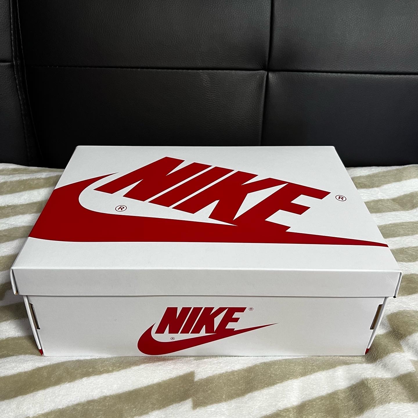 Jordan 1 Retro High OG Heritage, Nike Air More Uptempo White Varsity Red 2018 착용 스타일 - 2