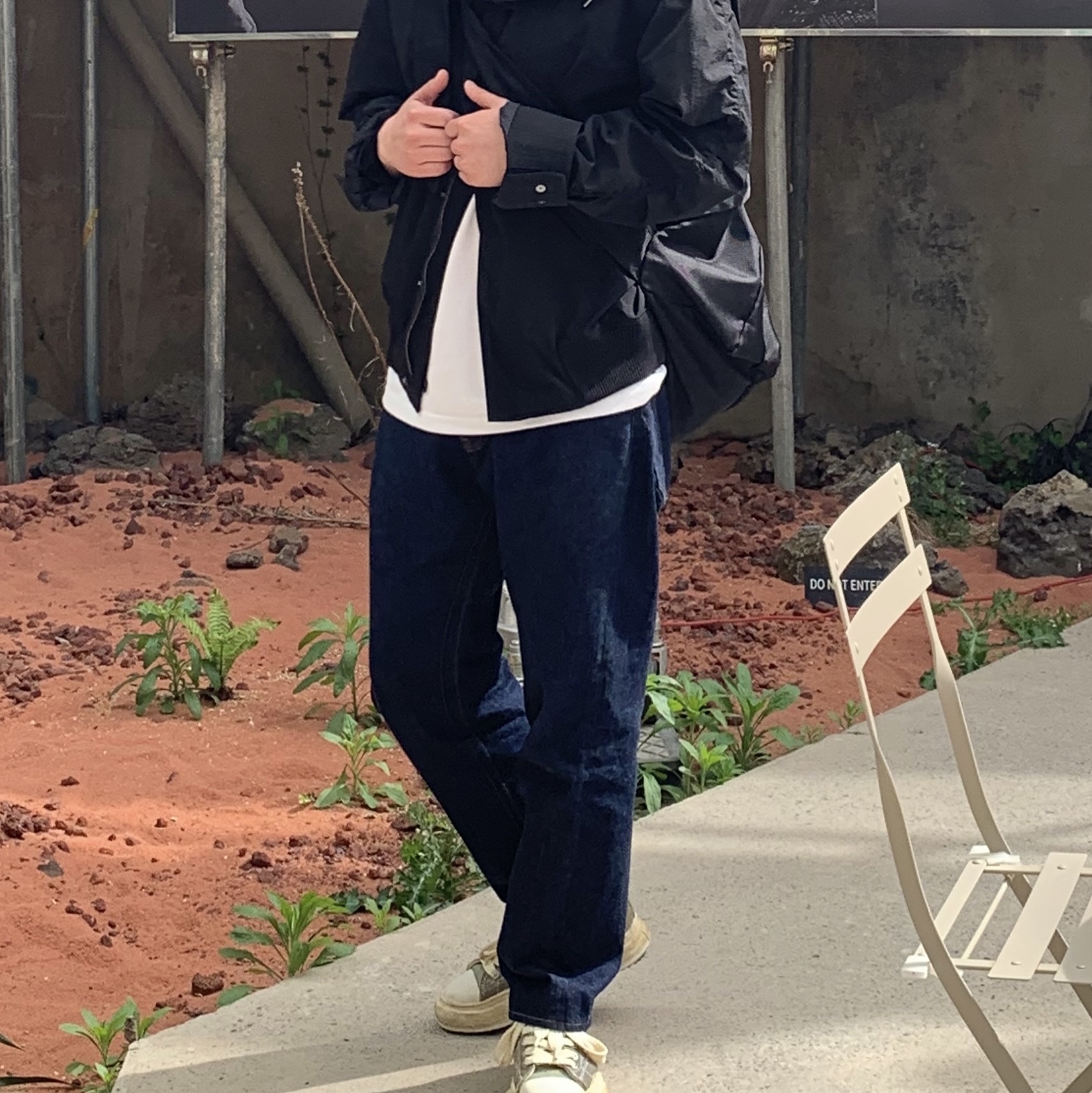 IAB Studio T-Shirt White, Maison Mihara Yasuhiro Peterson OG Sole OD Canvas Low-top Sneakers Green 착용 스타일