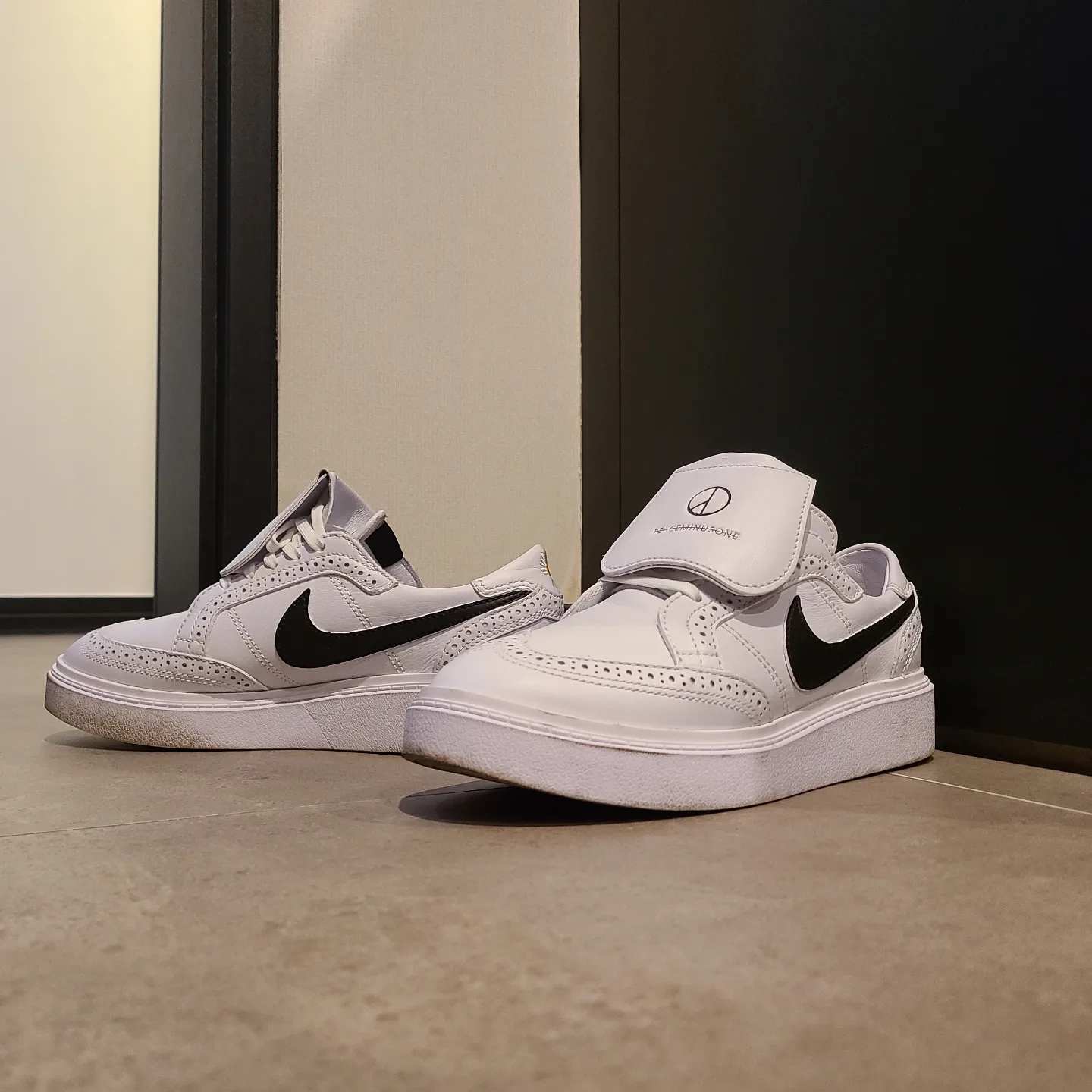 Nike x Peaceminusone Kwondo1 Black and White 착용 스타일 - 2