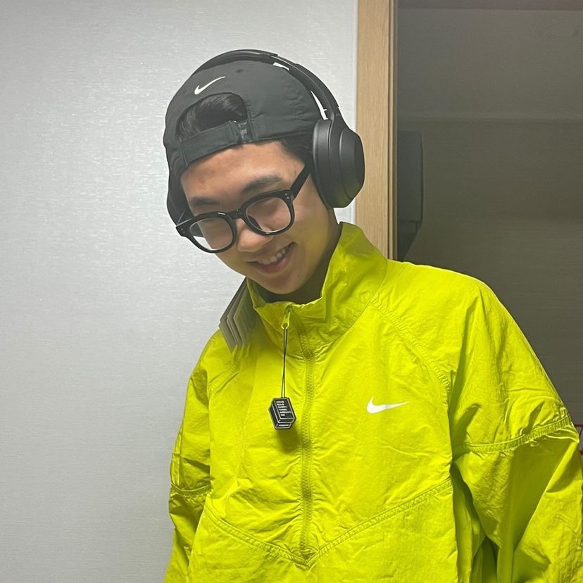 Nike x Stussy Windrunner Jacket Bright Cactus 착용 스타일 - 1
