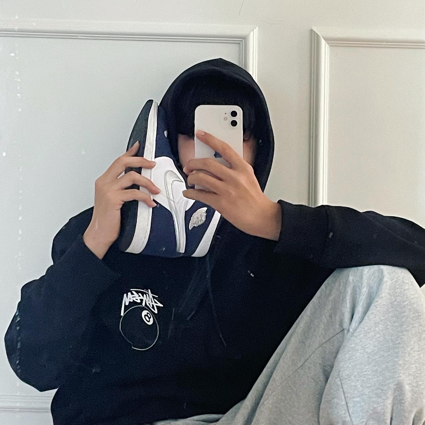 Stussy 8 Ball Hoodie Black - 21FW, Jordan 1 Retro High OG CO.JP Midnight Navy 착용 스타일 - 1