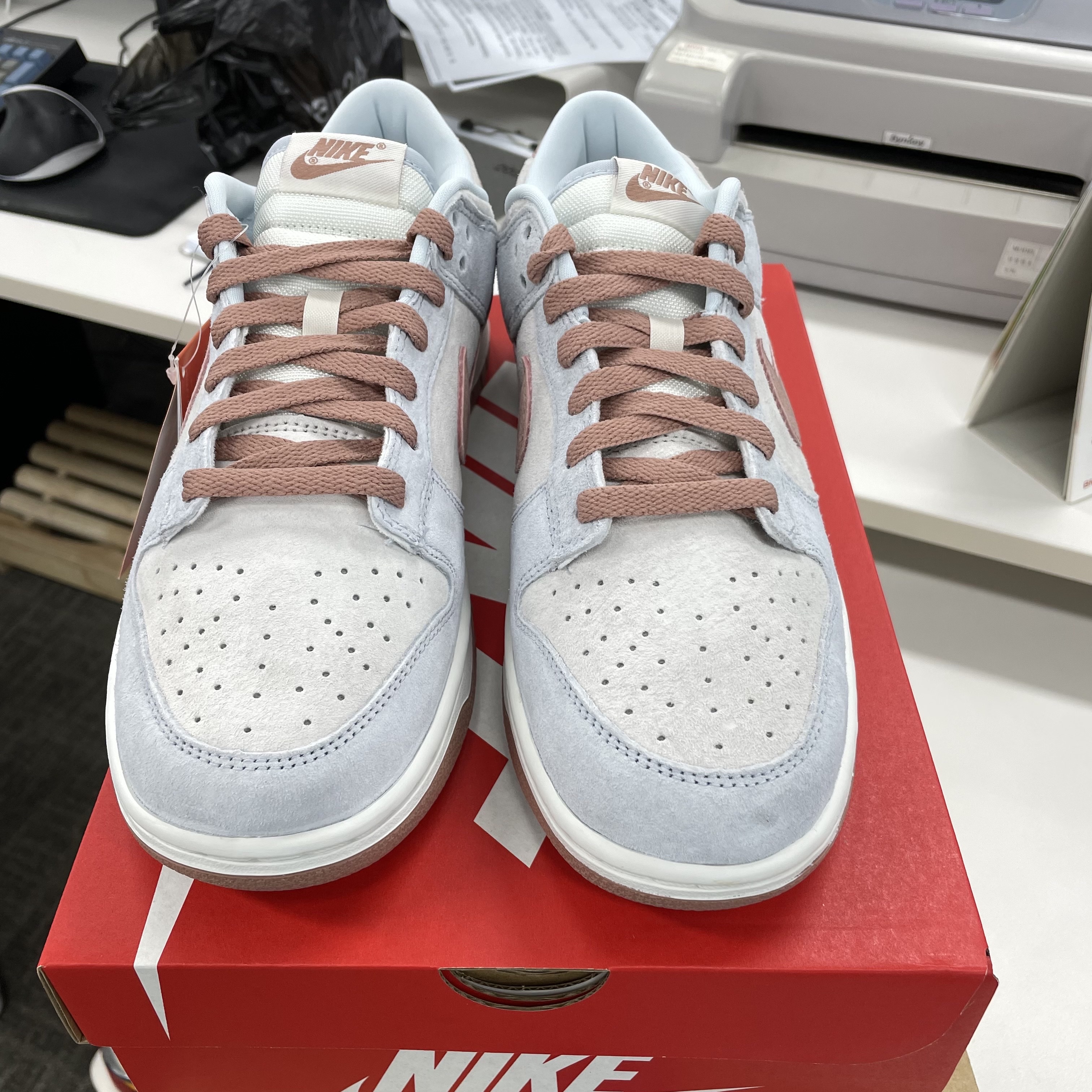 Nike Dunk Low Retro PRM Fossil Rose 착용 스타일 - 2