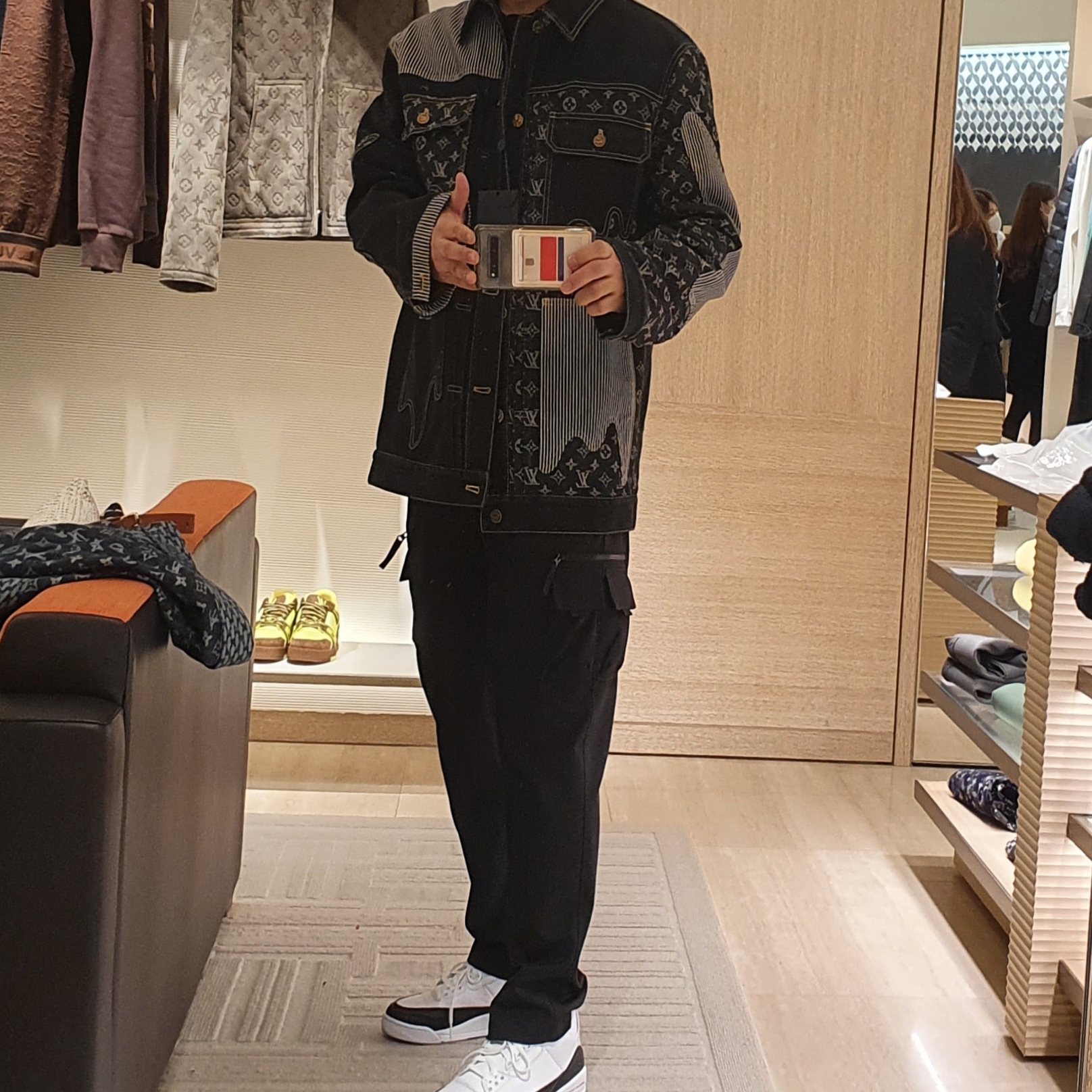 Jordan 3 x Fragment Retro SP White Black, Louis Vuitton x Nigo Crazy Denim Workwear Jacket Black 착용 스타일