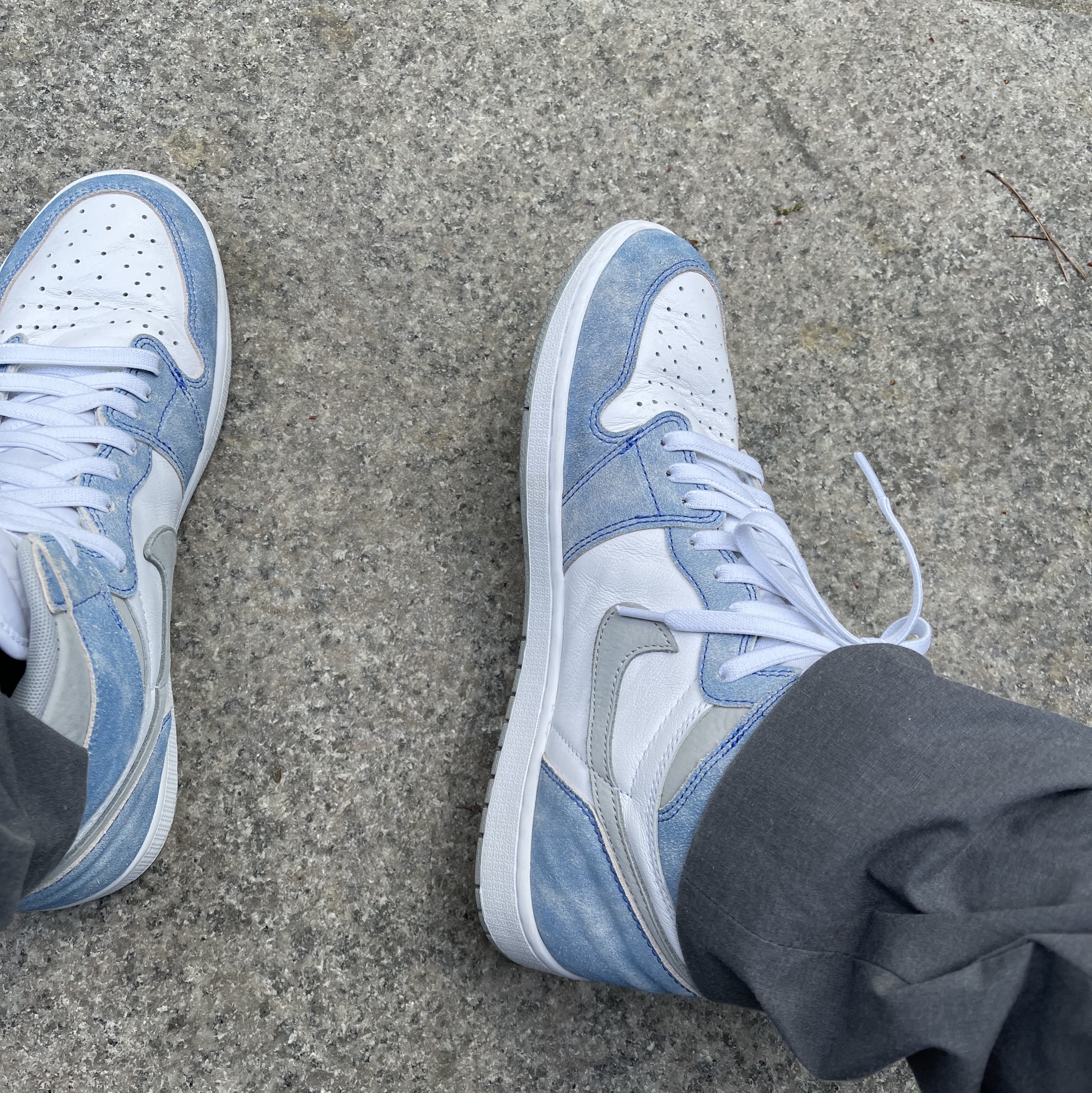 Jordan 1 Retro High OG Hyper Royal 착용 스타일 - 2
