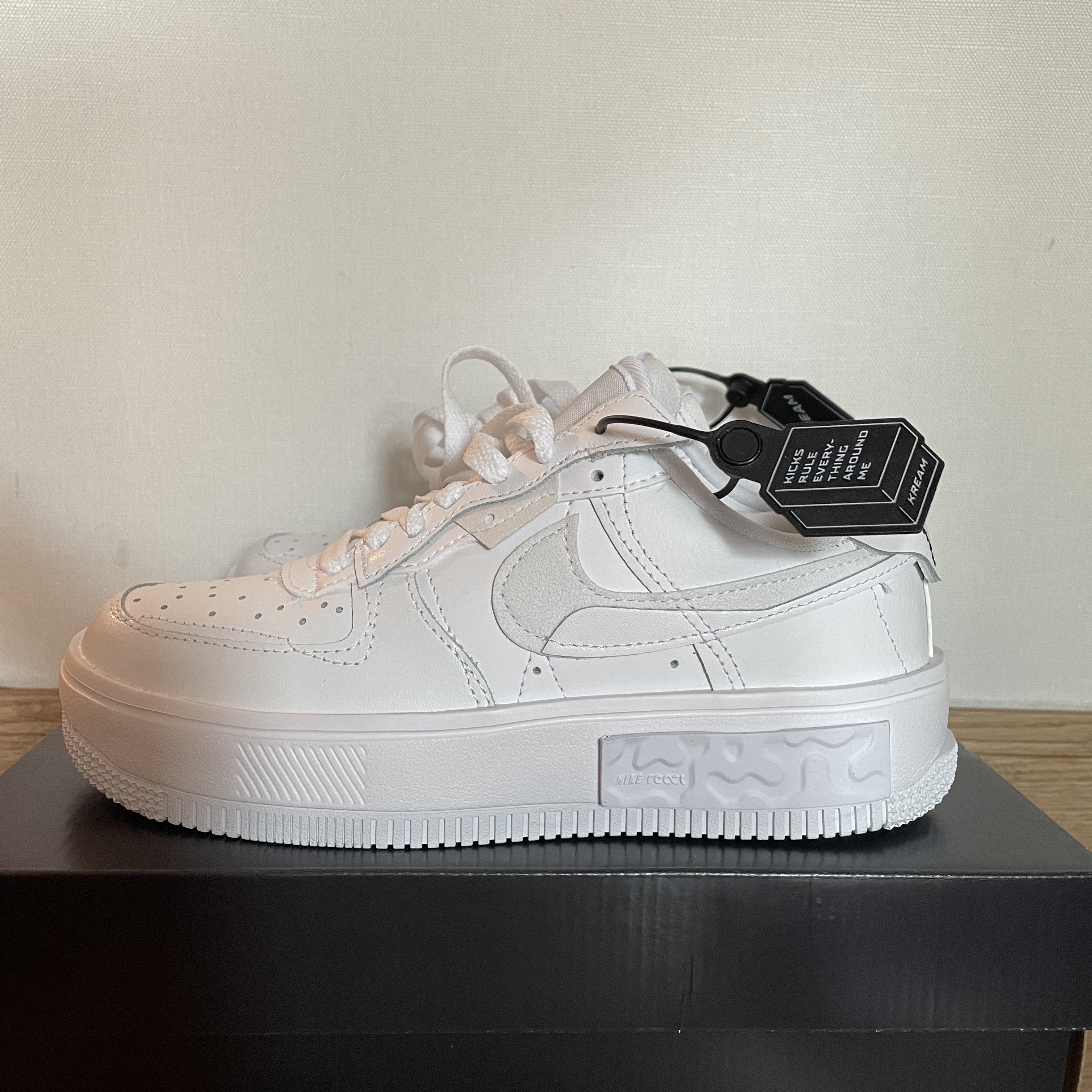 (W) Nike Air Force 1 Fontanka White 착용 스타일 - 1