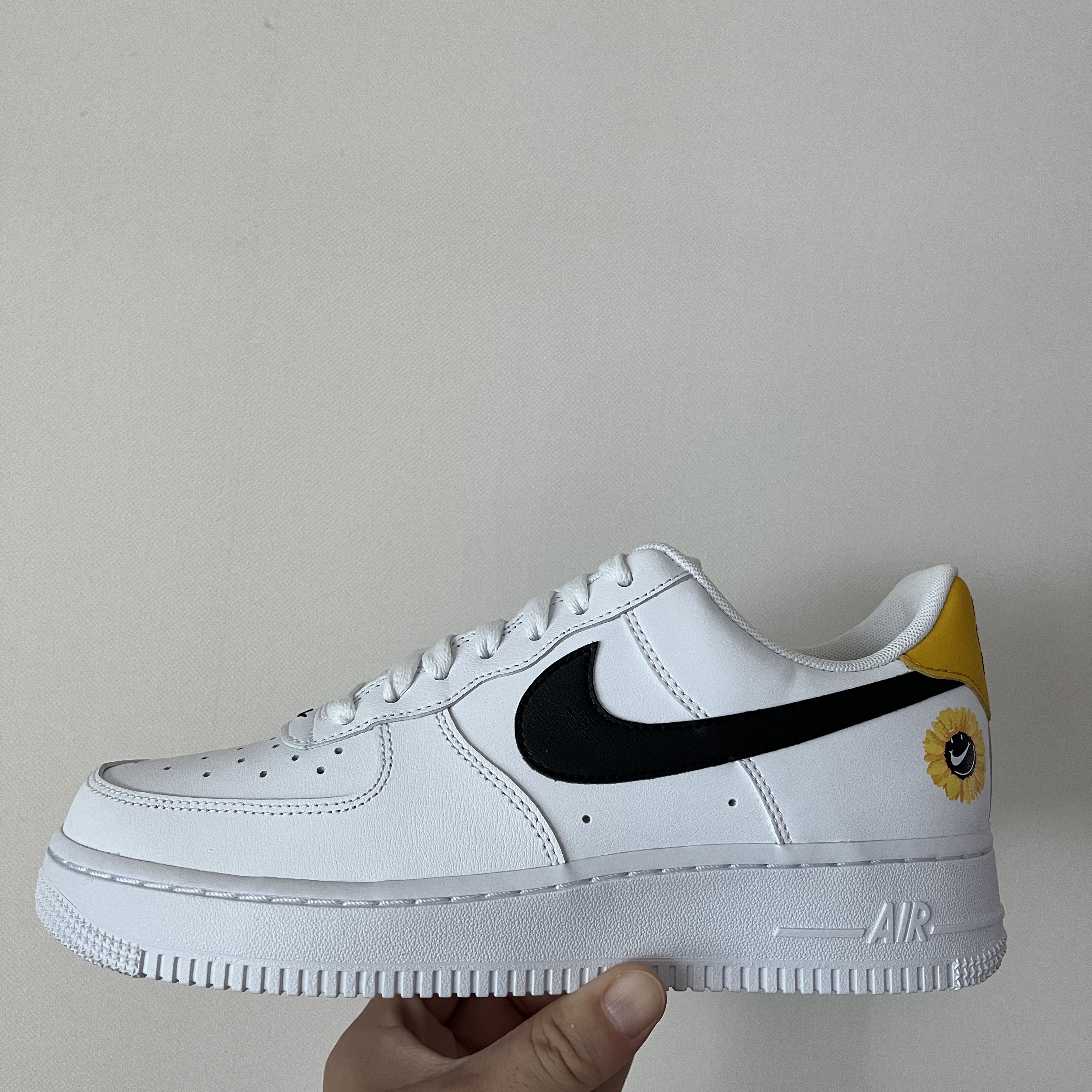 Nike Air Force 1 '07 LV8 2 Have a Nike Day 착용 스타일 - 1