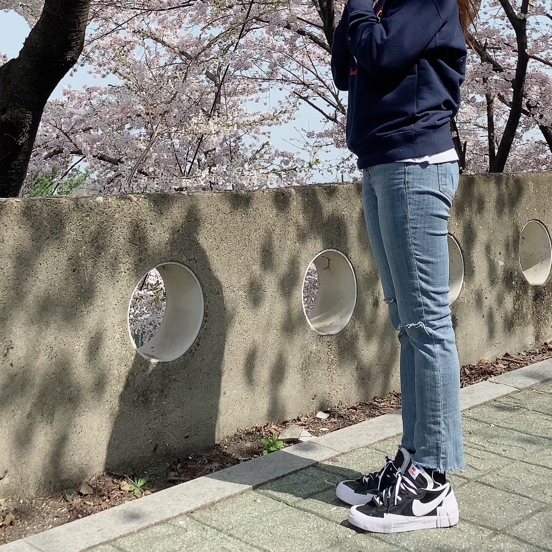 Nike x Sacai Blazer Low Black Patent Leather 착용 스타일 - 3