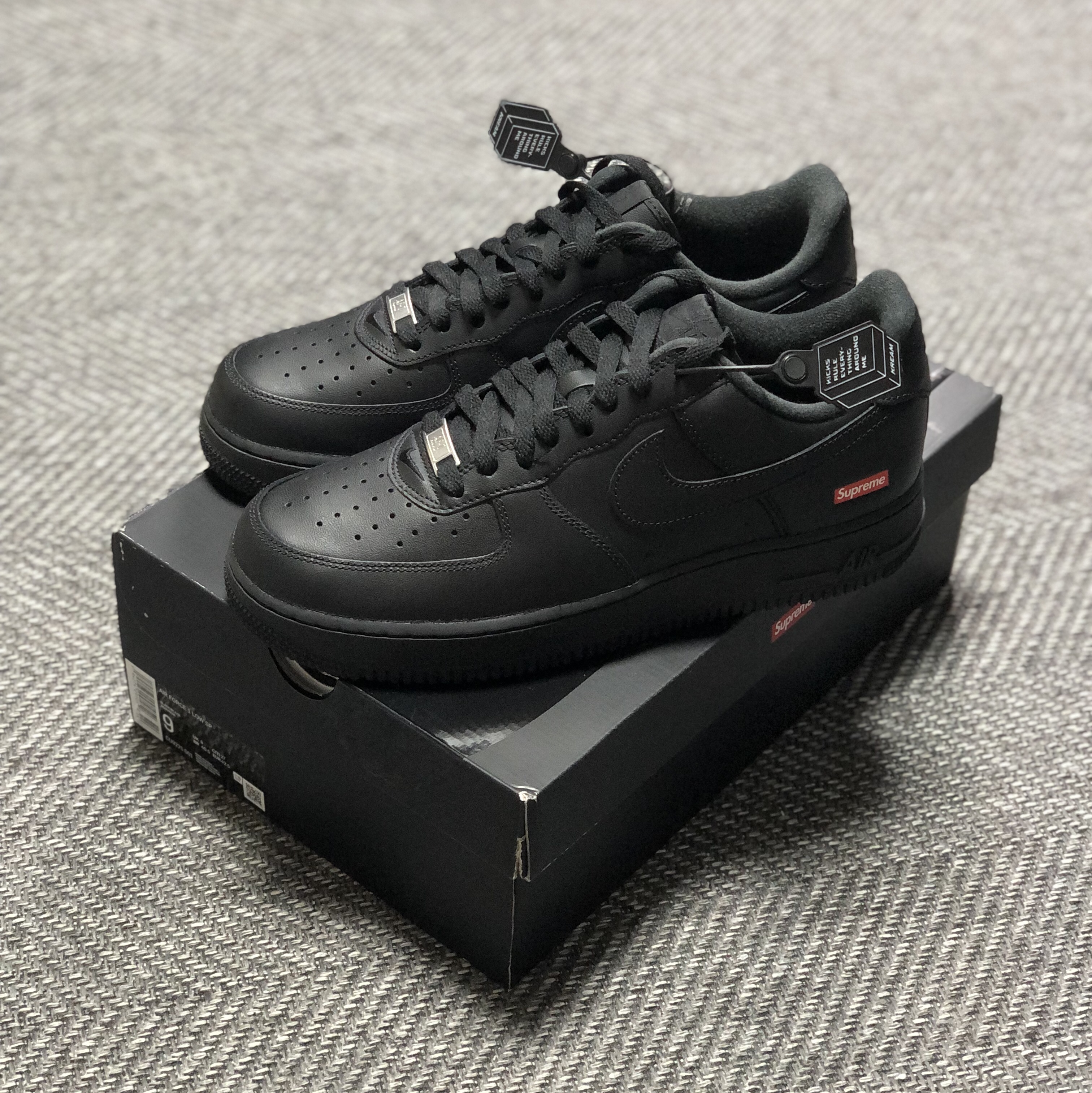 Nike x Supreme Air Force 1 Low Black 착용 스타일