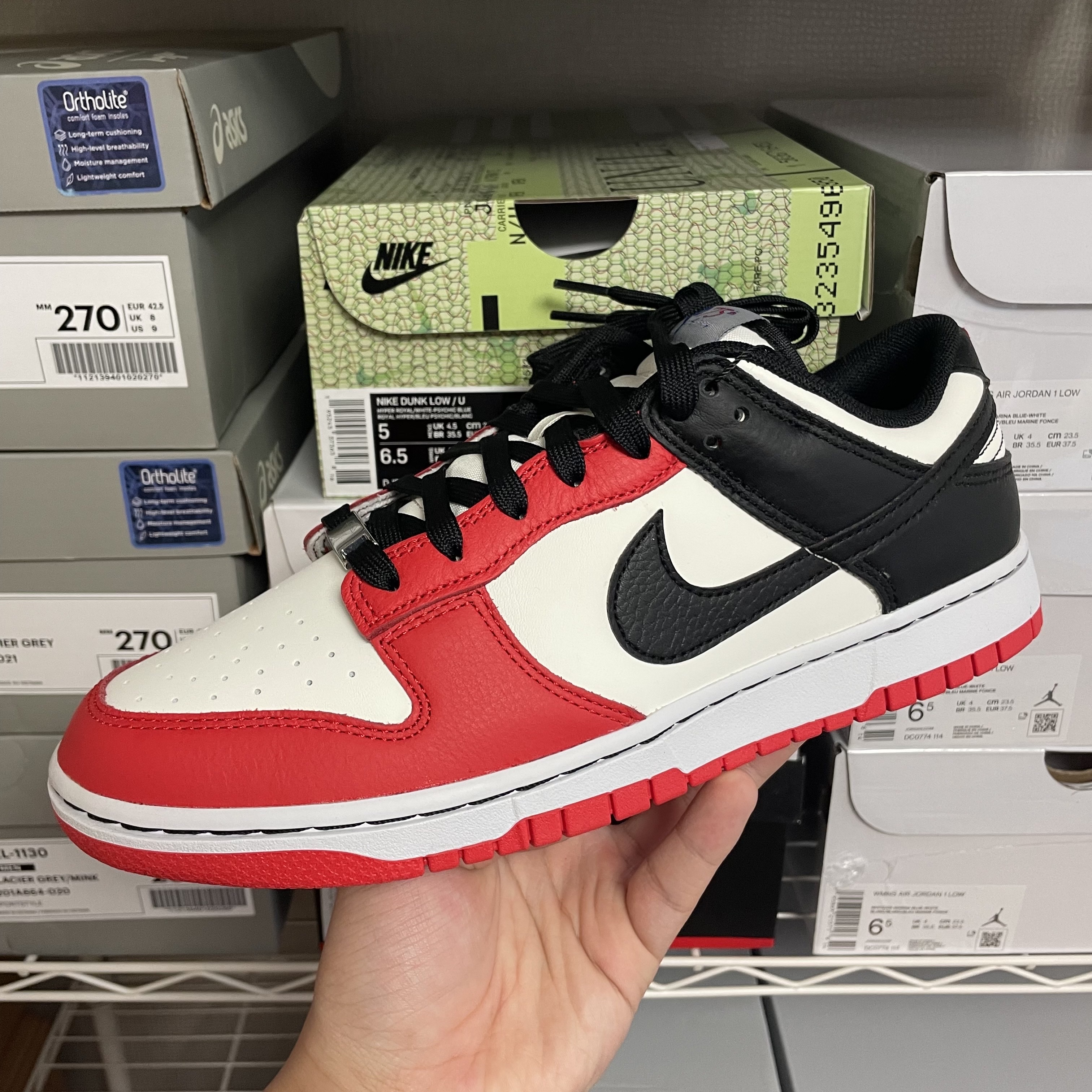 Nike x NBA Dunk Low Retro EMB Black and Chile Red 착용 스타일