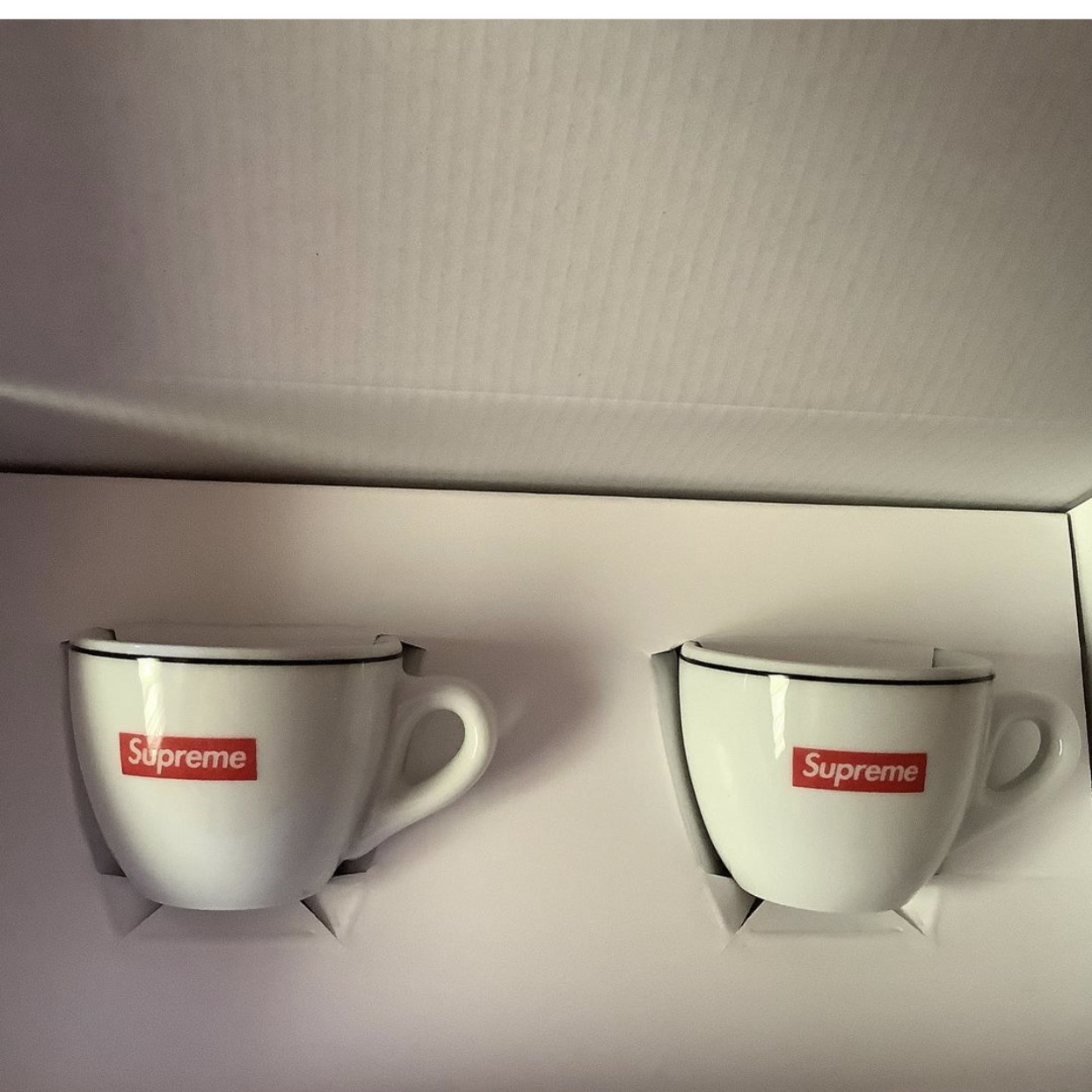 Supreme x IPA Porcellane Aosta Espresso Set Black (Set of 2) 착용 스타일