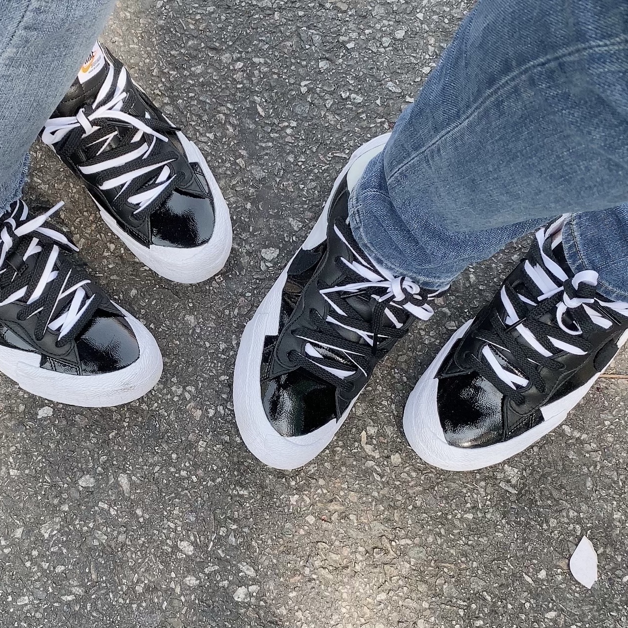 Nike x Sacai Blazer Low Black Patent Leather 착용 스타일 - 2