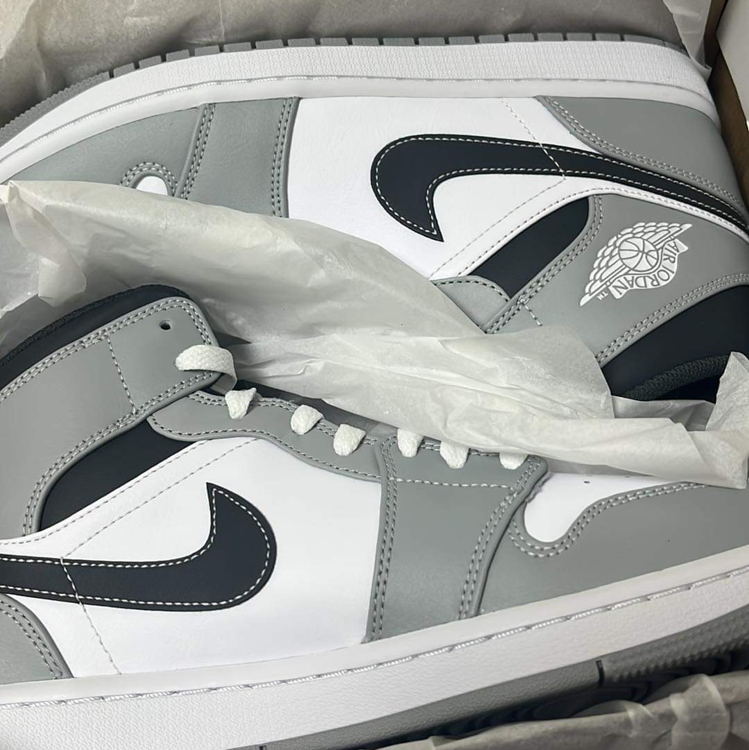 Jordan 1 Mid Light Smoke Grey Anthracite 착용 스타일