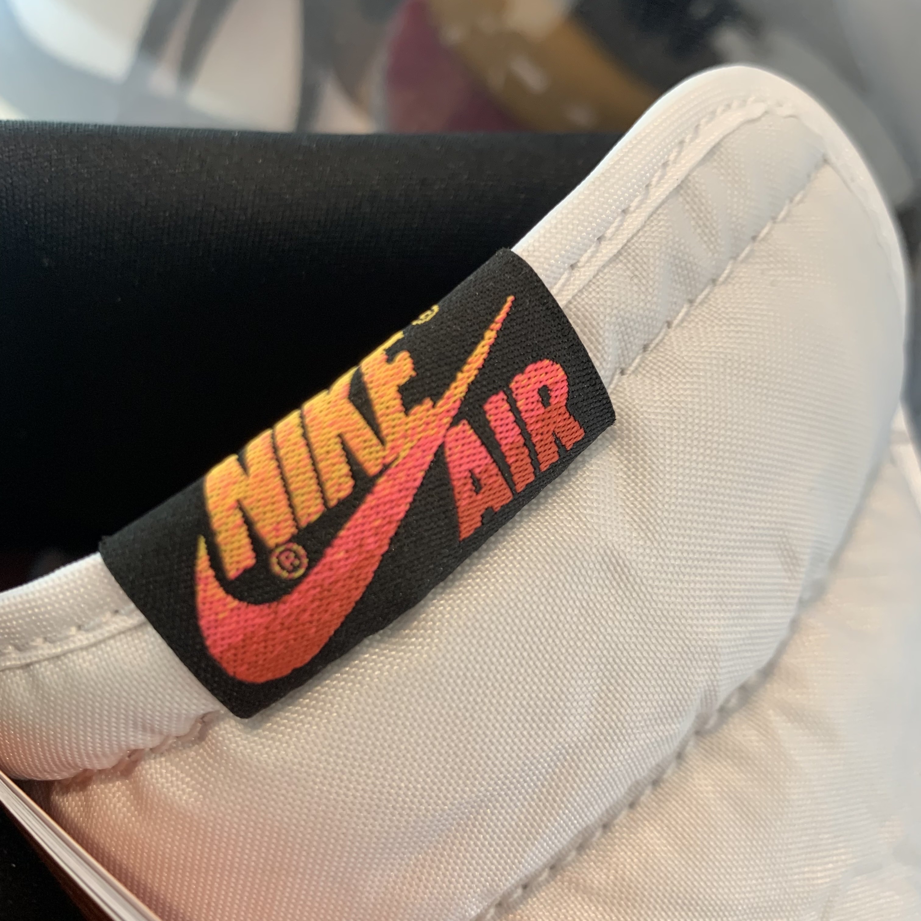 Jordan 1 Retro High OG Light Fusion Red 착용 스타일 - 3