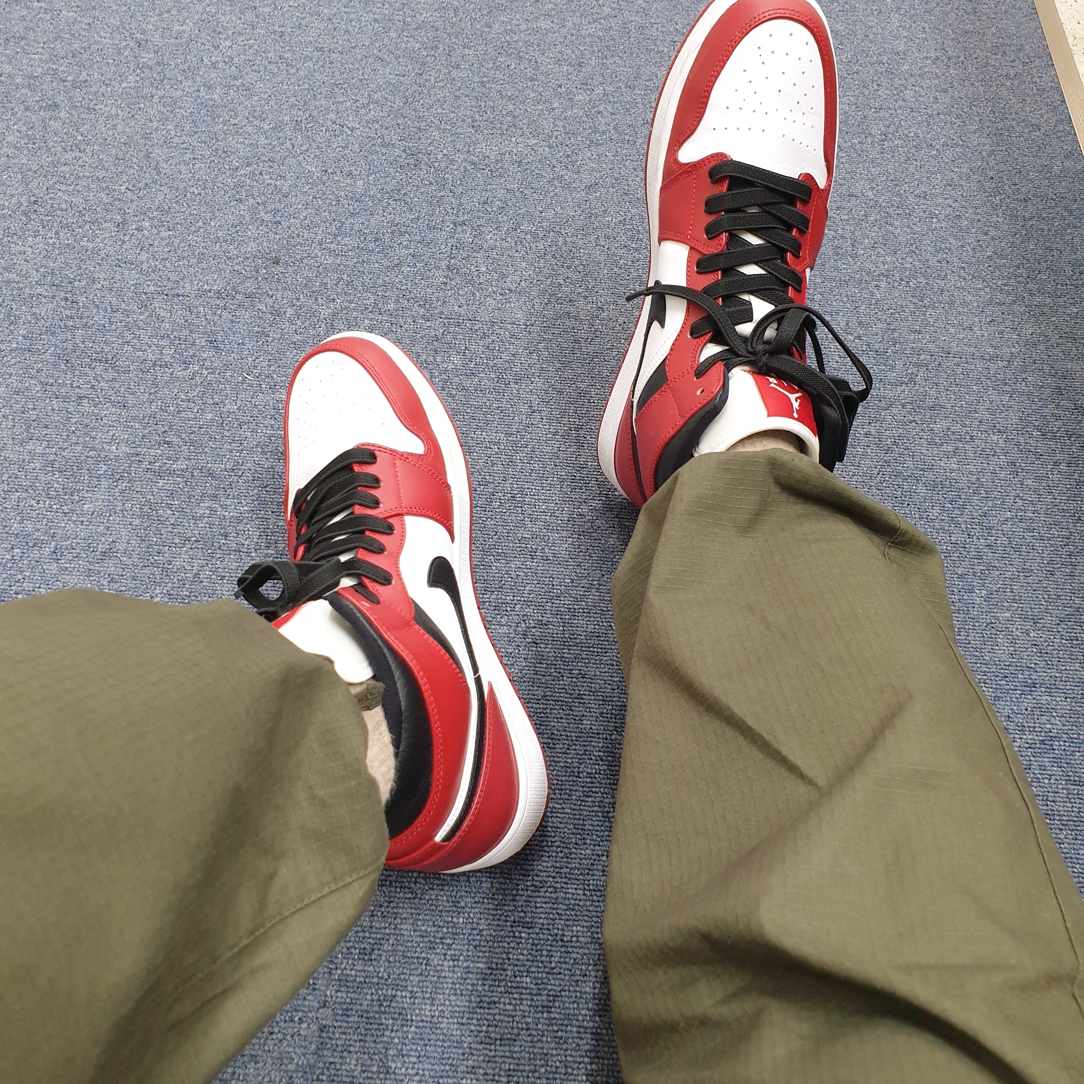 Jordan 1 Mid Chicago 2020 착용 스타일 - 1