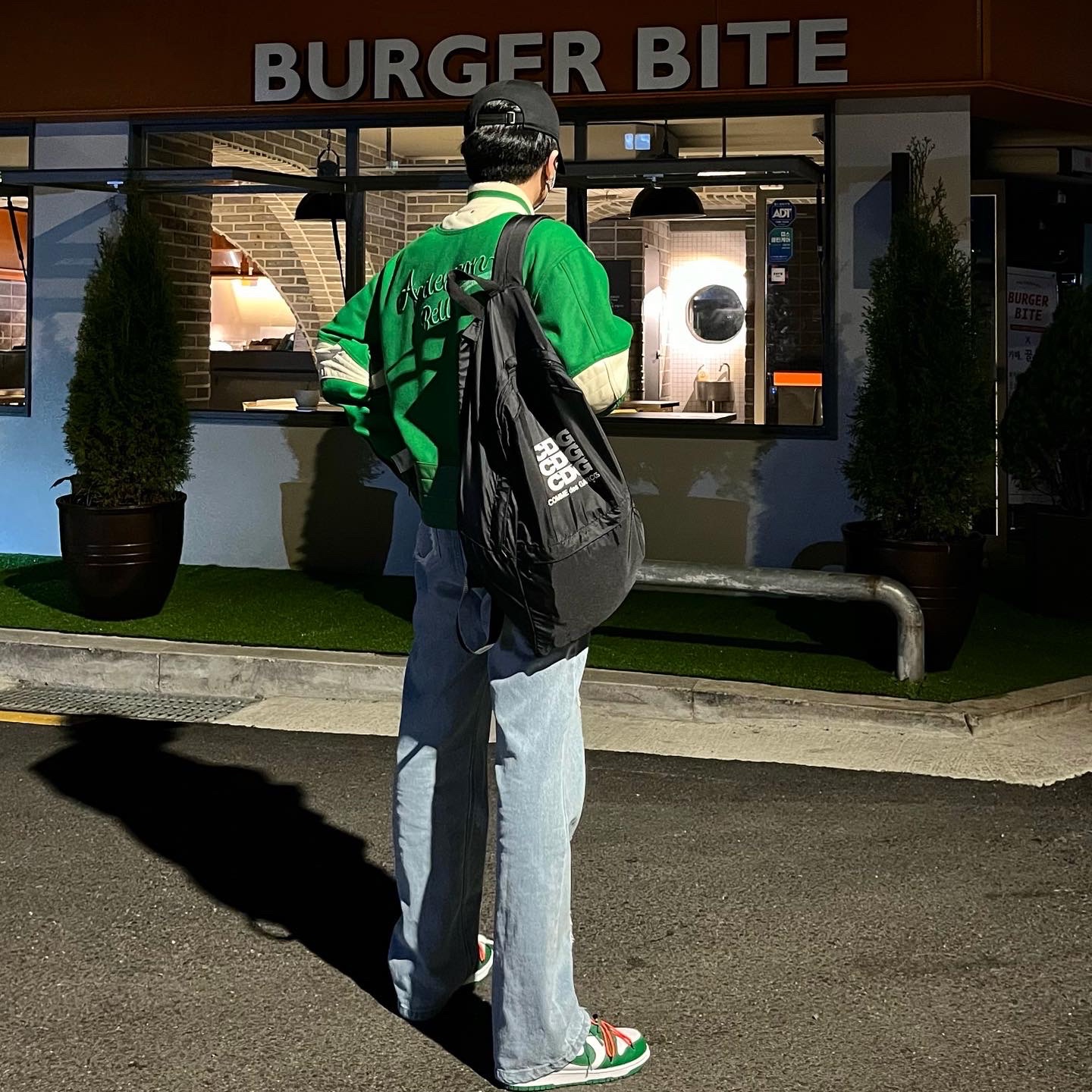 Nike x Off-White Dunk Low Pine Green, CDG Backpack Black 착용 스타일