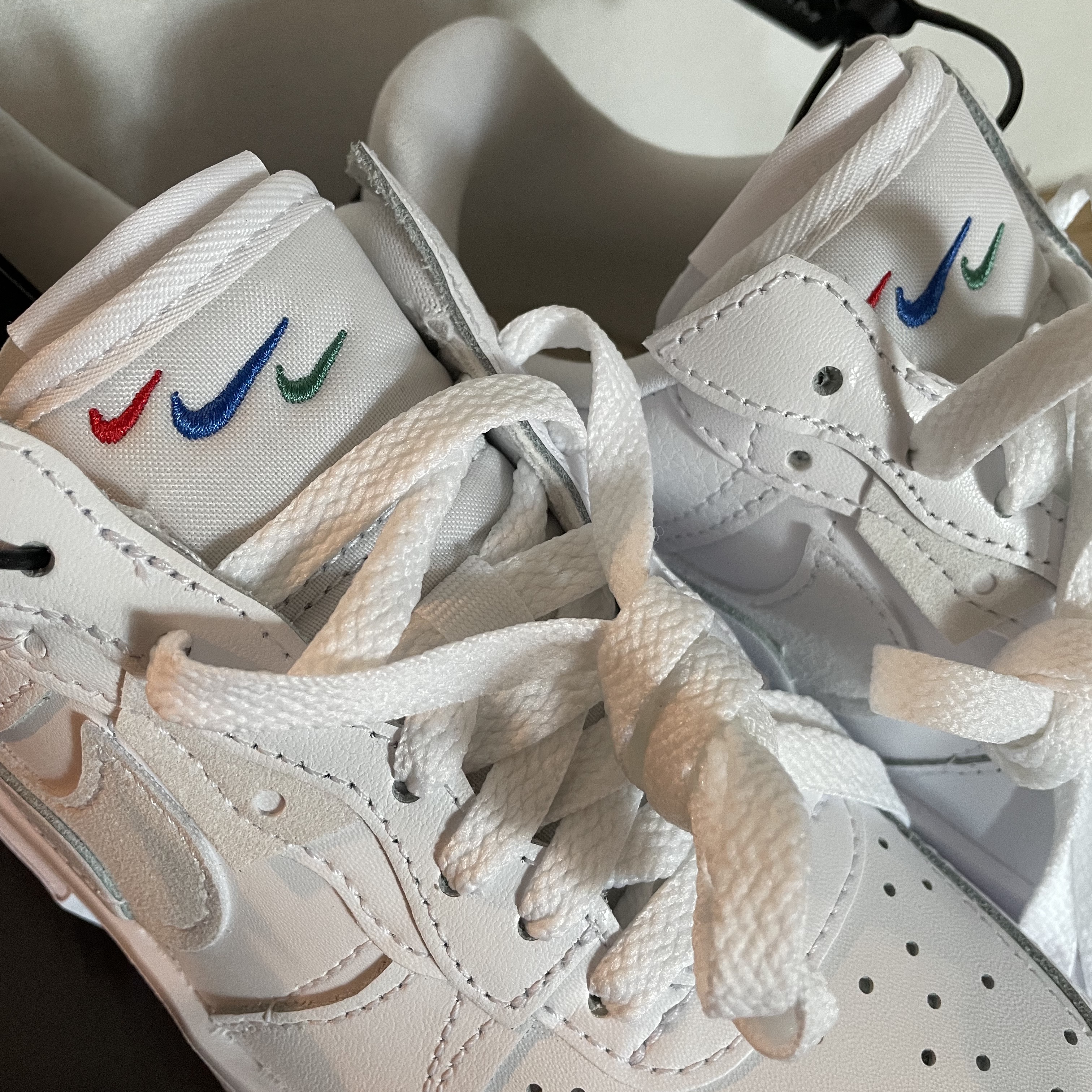 (W) Nike Air Force 1 Fontanka White 착용 스타일 - 2
